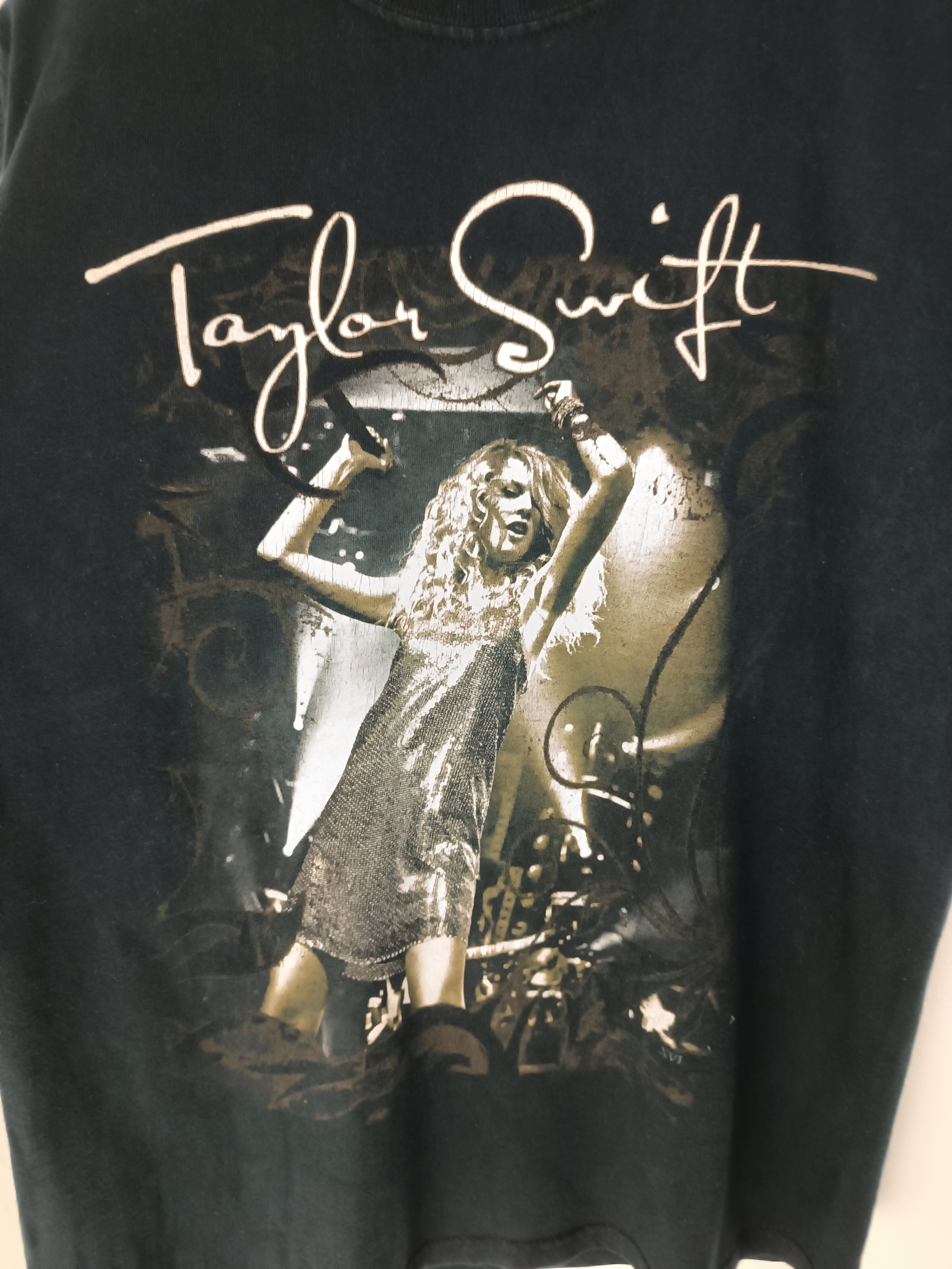 Rap Tees VINTAGE TAYLOR SWIFT TOUR TEE swifties harry styles Size US S / EU 44-46 / 1 - 11 Thumbnail