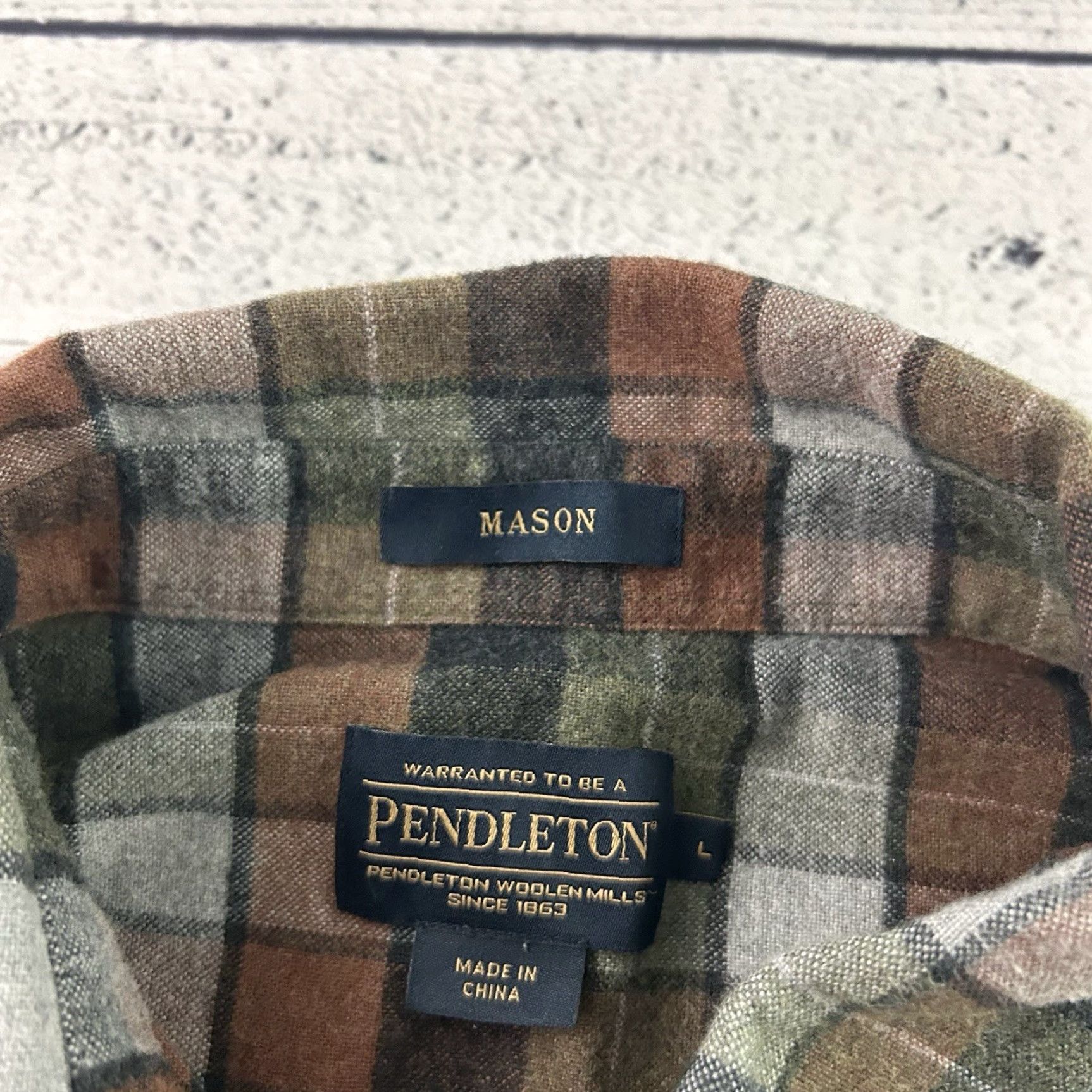 Pendleton Pendleton Plaid Long Sleeve Button-Up Shirt Mens Large Gray Flannel Size US L / EU 52-54 / 3 - 2 Thumbnail