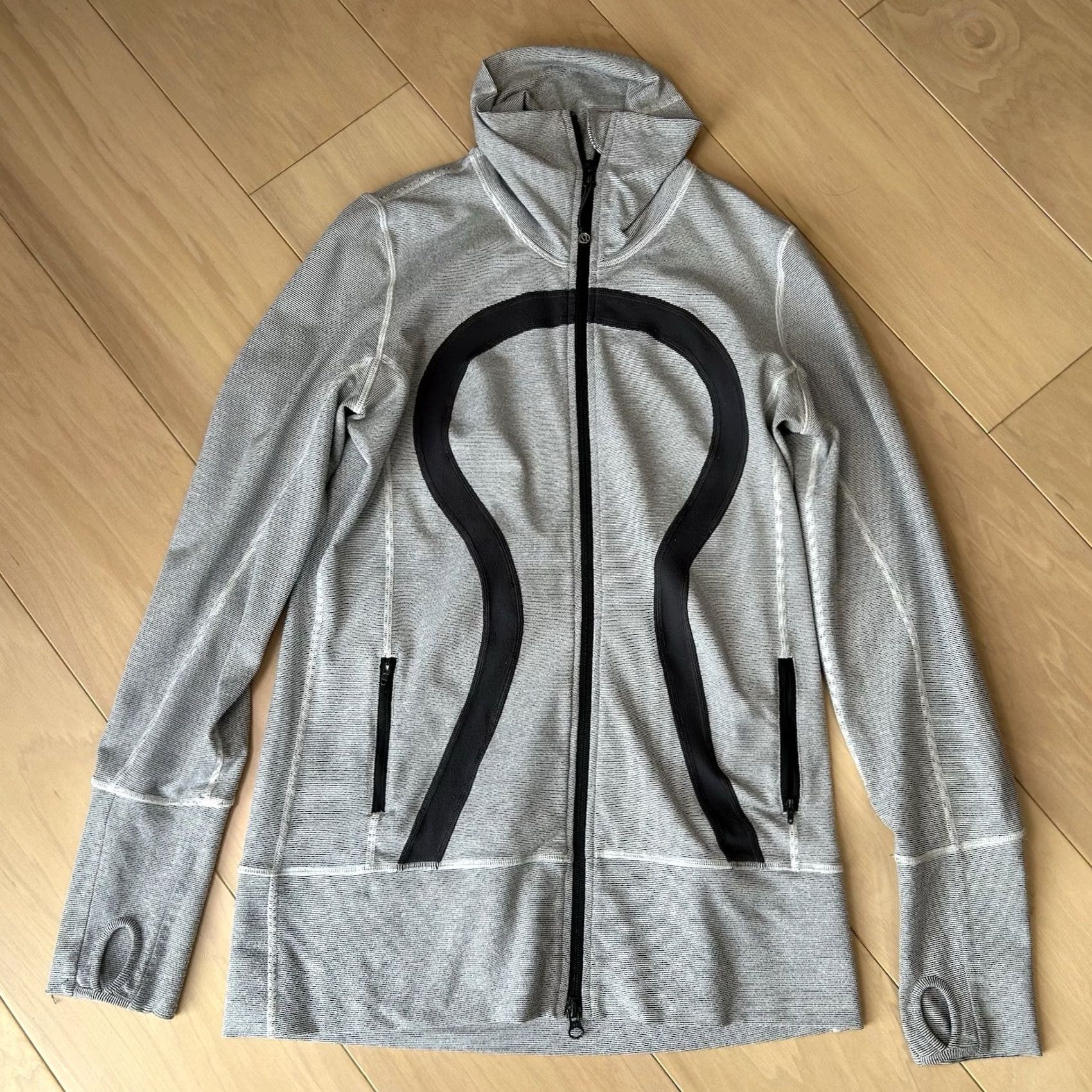 Lululemon VINTAGE Lululemon In Stride Jacket Full Zip Long Sleeve Women’s 10 White / Dark Gray Athletic Jacket Womens 10 Regular Size L / US 10 / IT 46 - 2 Thumbnail