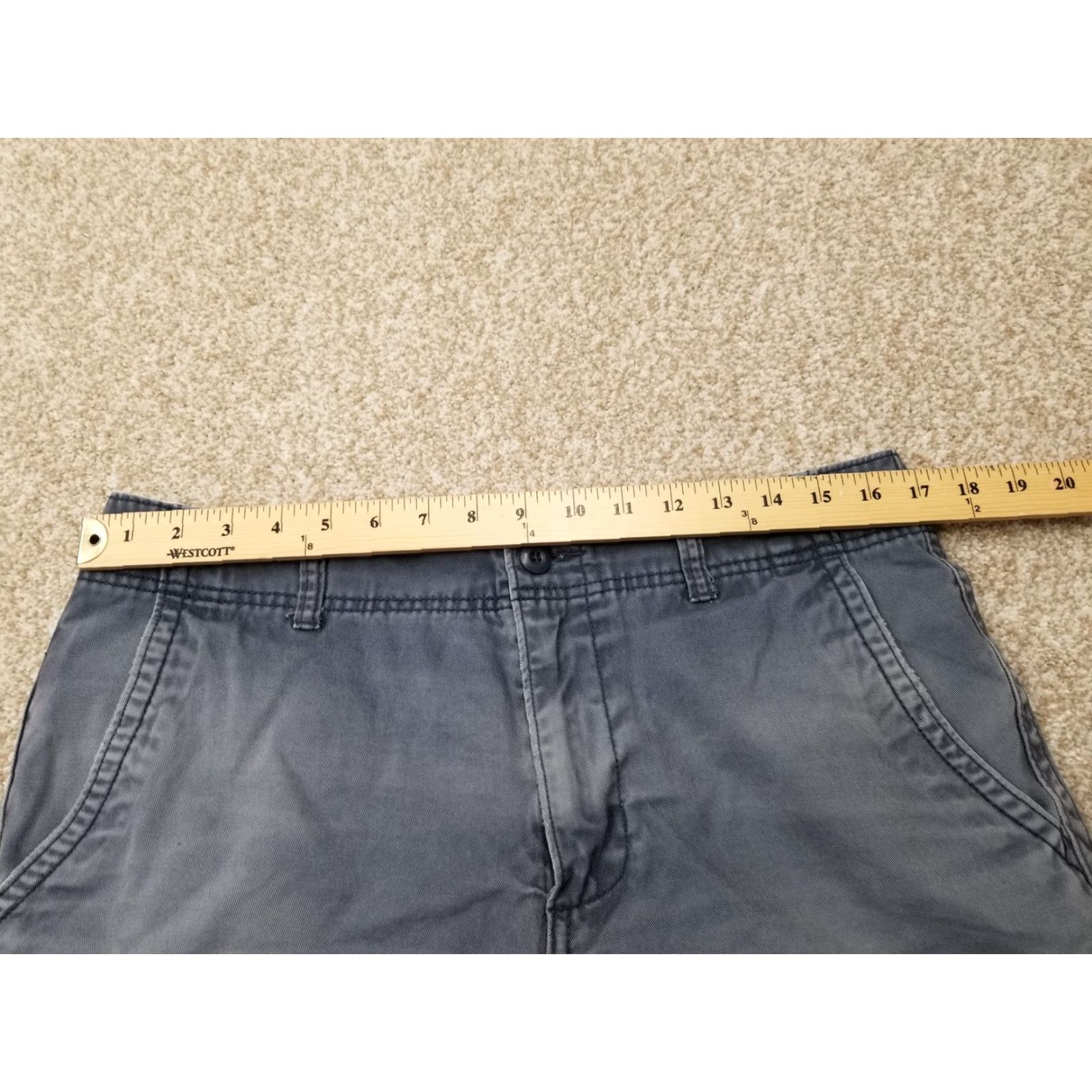 Old Navy Old Navy Shorts Mens 33 Gray Flat Front Faded Broken-In Outdoors Casual Chino 33 in Gray Regular Mens Size US 33 - 6 Thumbnail