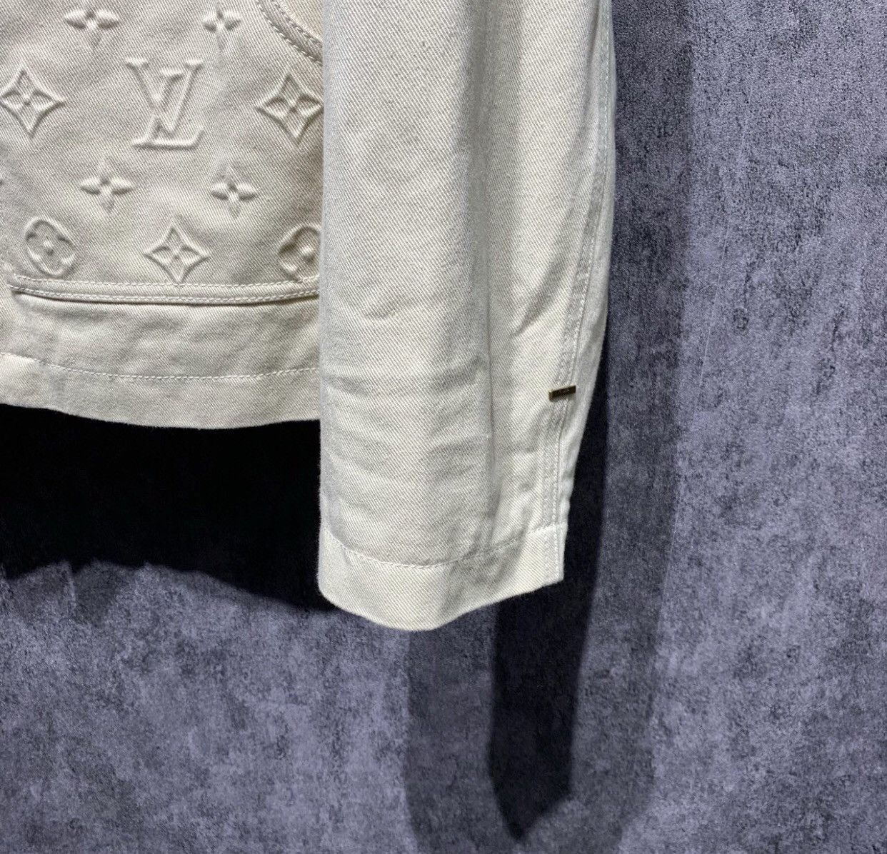 Louis Vuitton LOUIS VUITTON Embossed full print jacket2412-Nextarrow Size US M / EU 48-50 / 2 - 6 Thumbnail