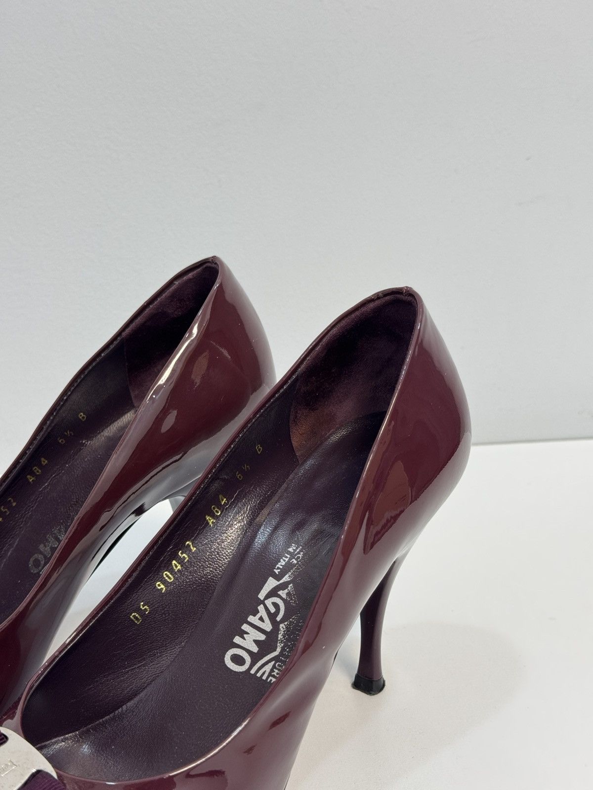 Salvatore Ferragamo Salvatore Ferragamo Burgundy Size 6.5 NARROW Patent Pumps Size US 6.5 / IT 36.5 - 3 Thumbnail