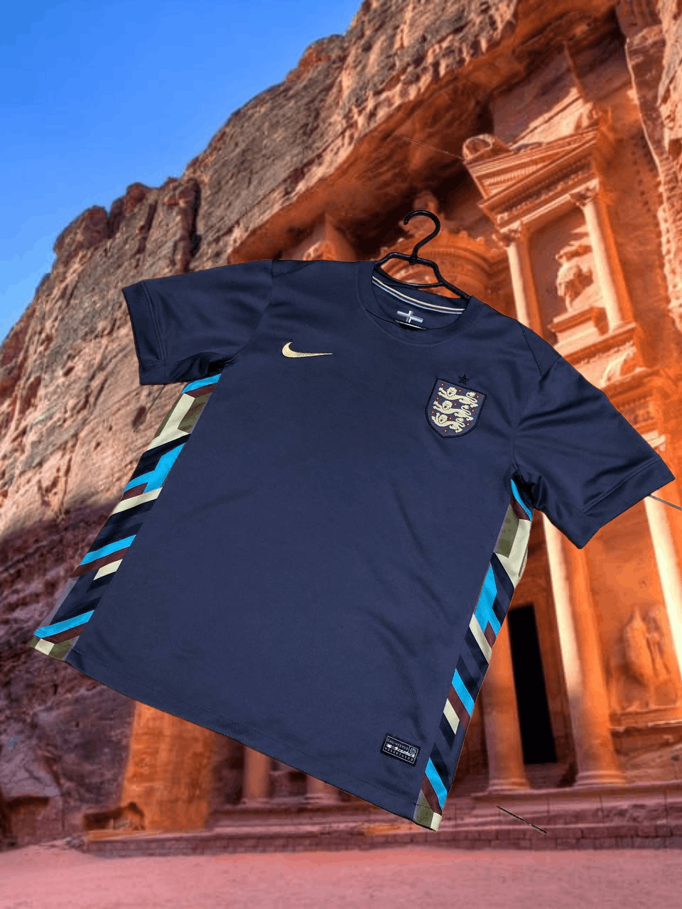 Nike Jerseys Nike football England T-Shirt Y2K Vintage Size US M / EU 48-50 / 2 - 1 Thumbnail