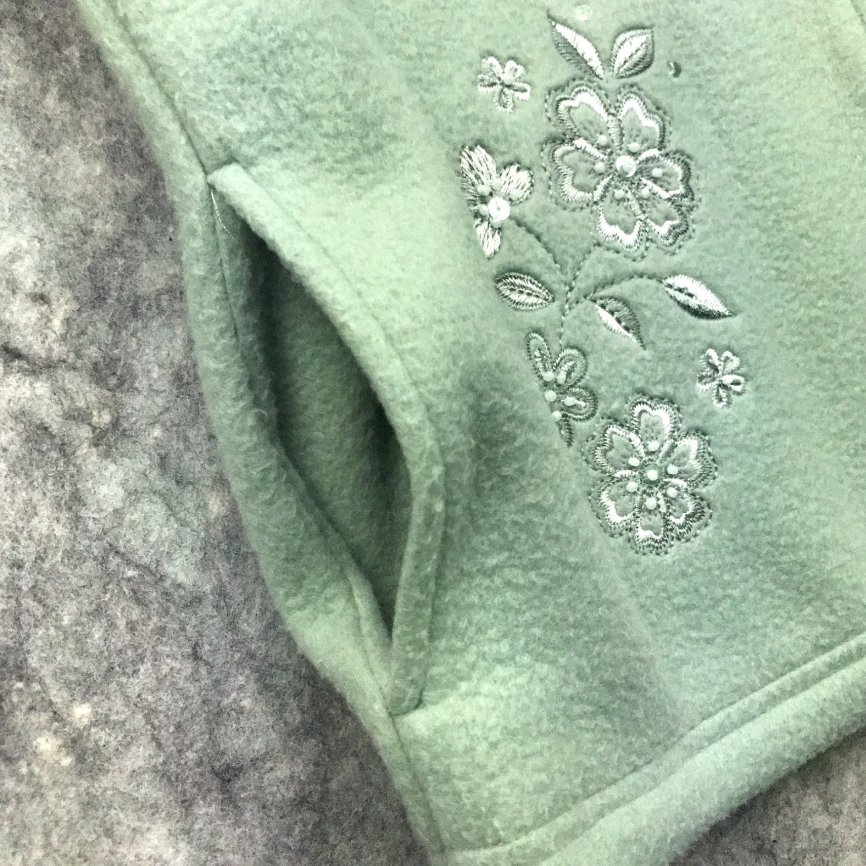 Vintage Alfred Dunner Womens Sweater Full Zip Green Floral Embroidery Size 12 - Knit, Pockets, Long Sleeve, Classic Fit, Regular Polyester Size XL / US 12-14 / IT 48-50 - 6 Thumbnail