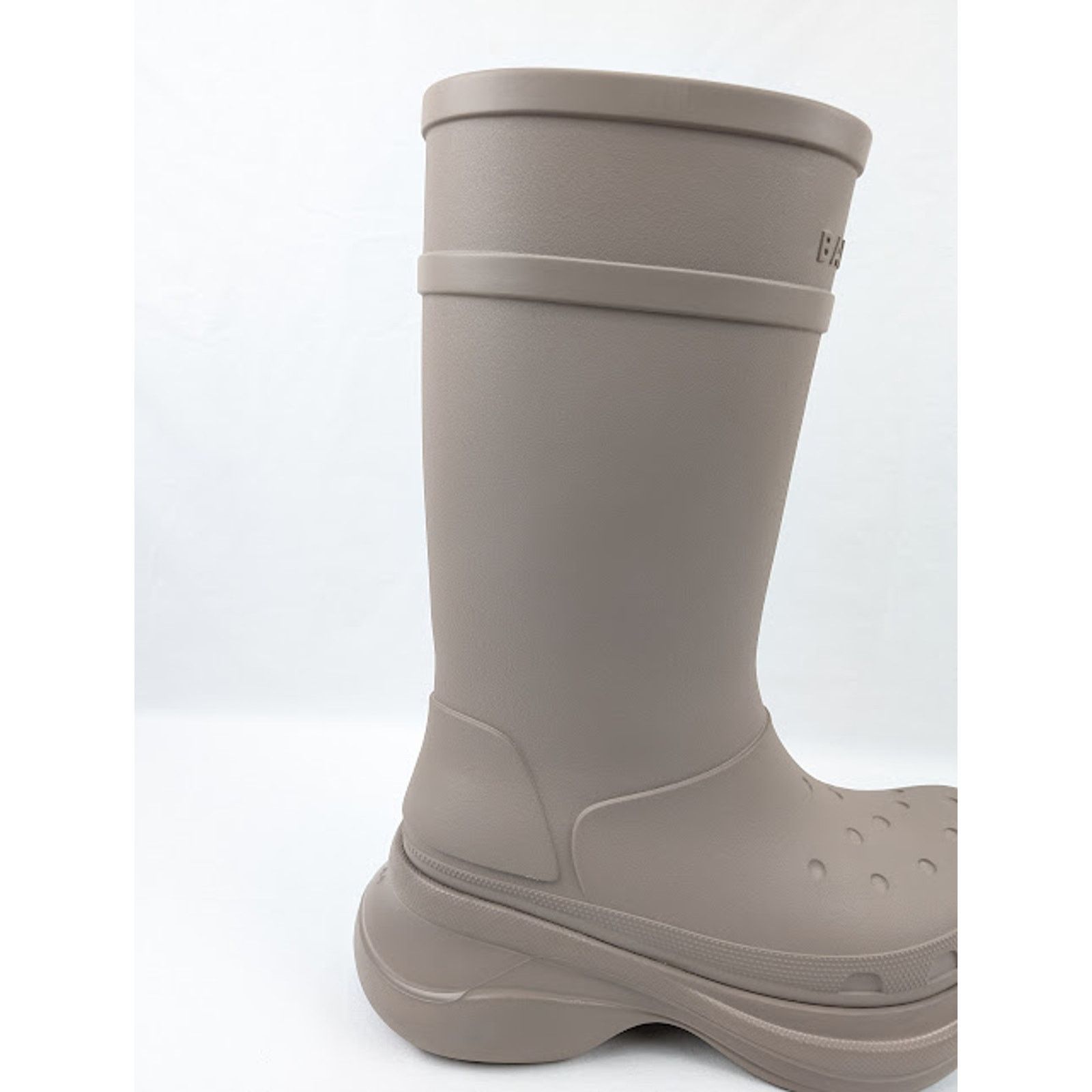 Balenciaga o1rshd1 Crocs Rubber Boots in Beige Size US 12 / EU 45 - 4 Thumbnail