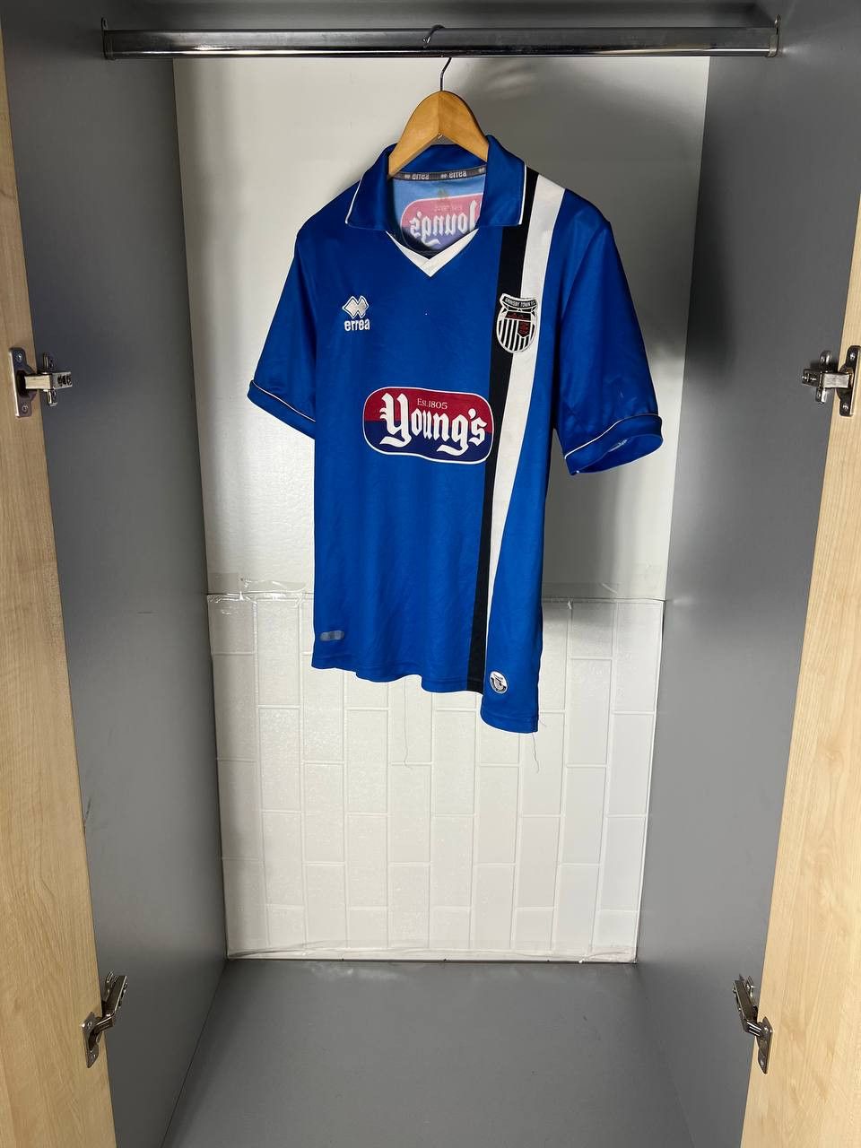 Vintage VERY RARE ERREA FC GRIMSBY TOWN ENGLAND RETRO SOCCER JERSEY Size US M / EU 48-50 / 2 - 5 Thumbnail