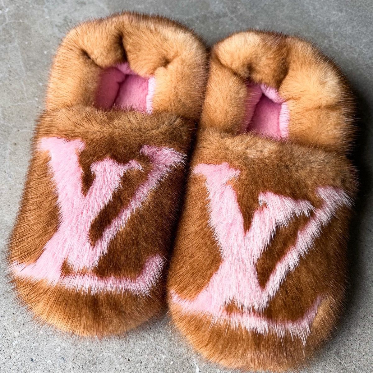 Louis Vuitton Louis Vuitton JAPAN EXCLUSIVE MINK FUR Clog Slippers Size US 10 / EU 43 - 2 Thumbnail