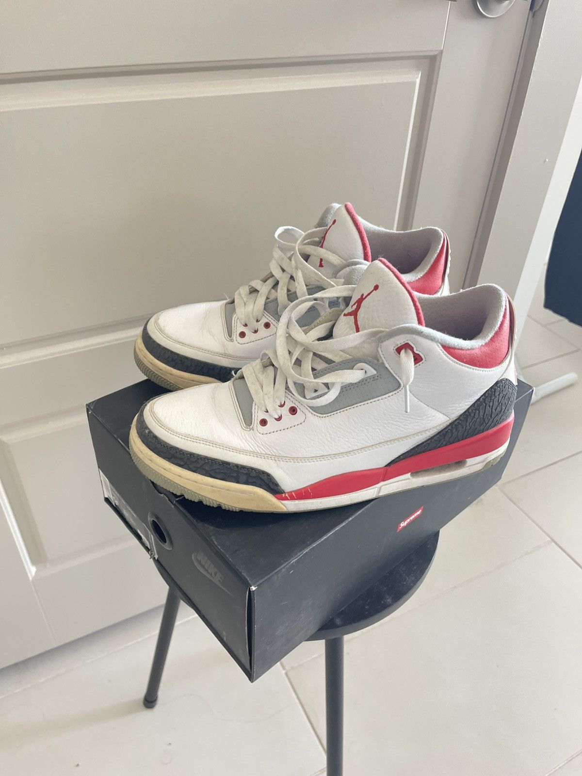 Jordan Brand Jordan 3 Retro Fire Red Size US 10.5 / EU 43-44 - 2 Thumbnail