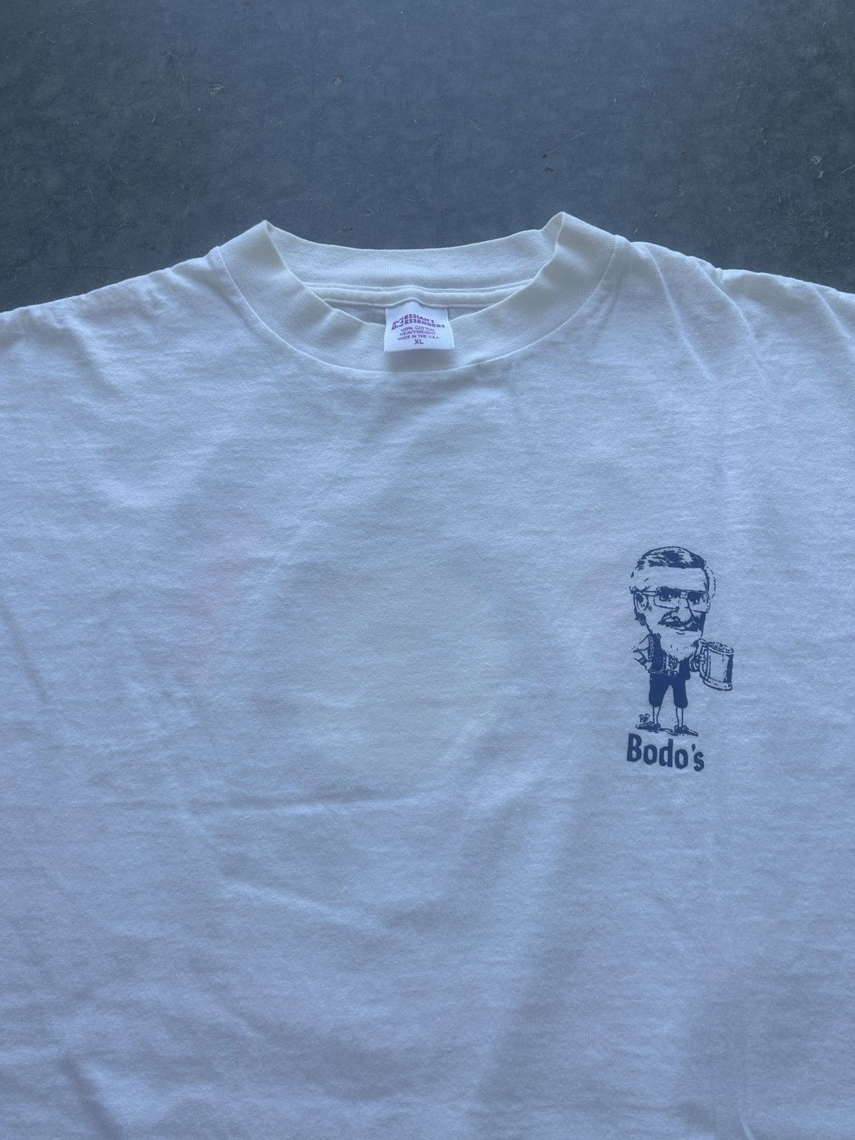 Vintage Vintage 90s Bodos German Restaurant Moon Graphic Tee Size US L / EU 52-54 / 3 - 4 Thumbnail