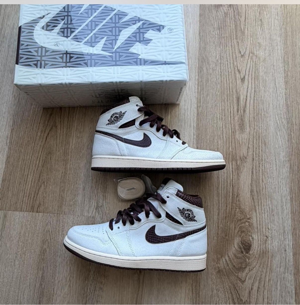 A Ma Maniere × Jordan Brand A Ma Maniere Air Jordan 1 Size US 10 / EU 43 - 7 Thumbnail