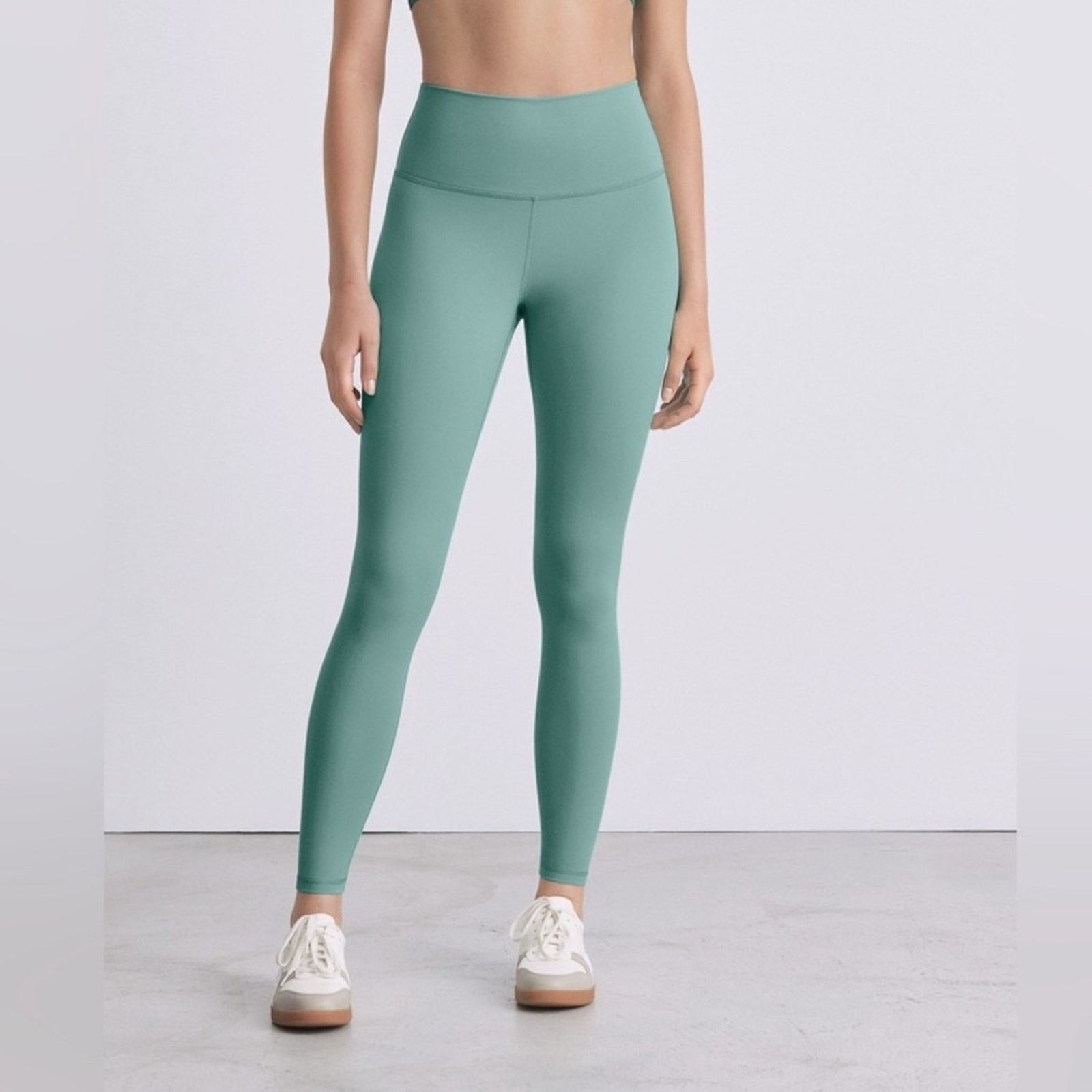 Everlane Everlane The Perform 24/7 Ankle Leggings in Soft Green Size 26" / US 2 / IT 38 - 1 Thumbnail