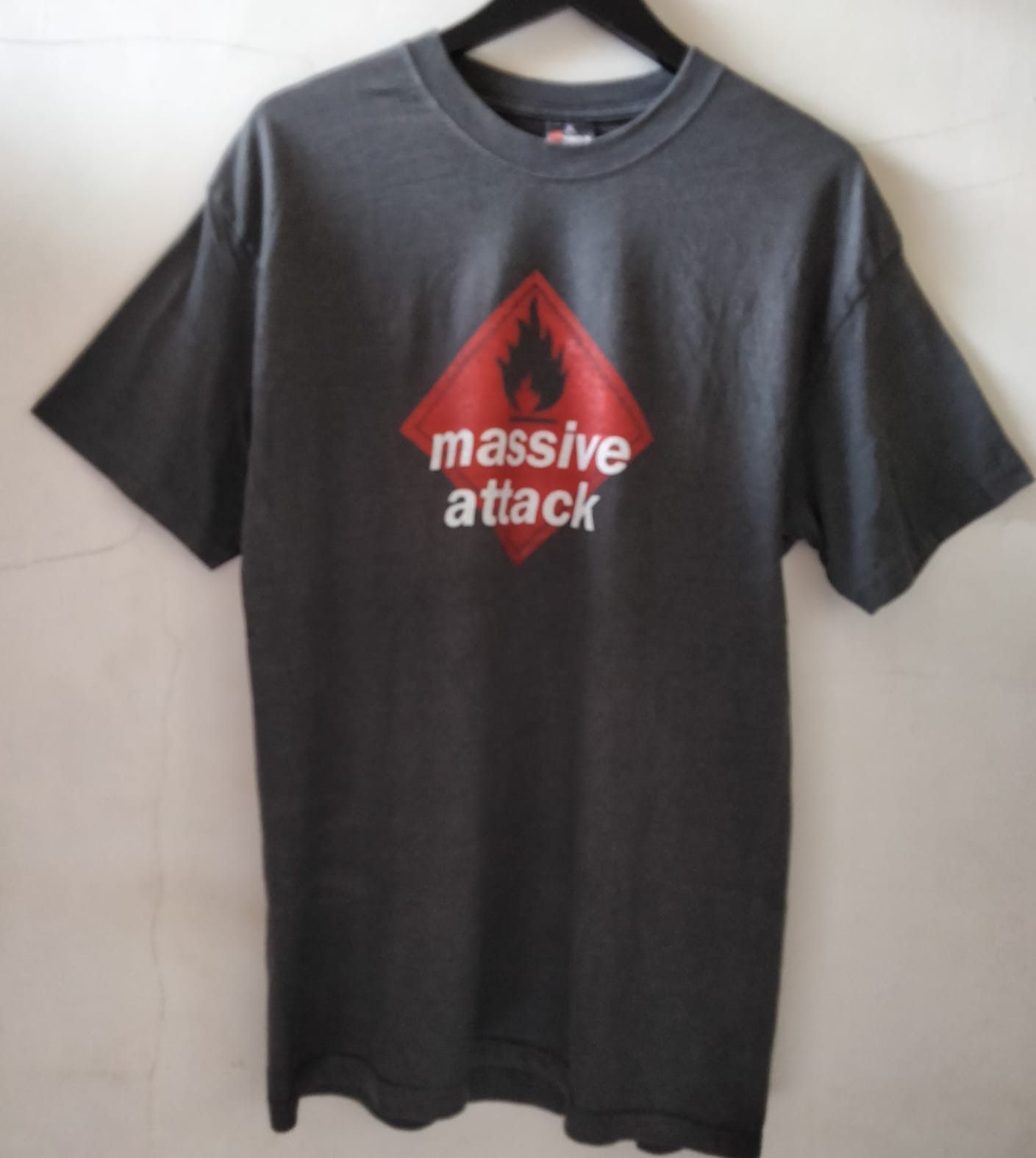 MASSIVE ATTACK 100TH WINDOW Tシャツ　サイズL Massive Attack 100th Window band T-Shirt Classic Unisex Tee