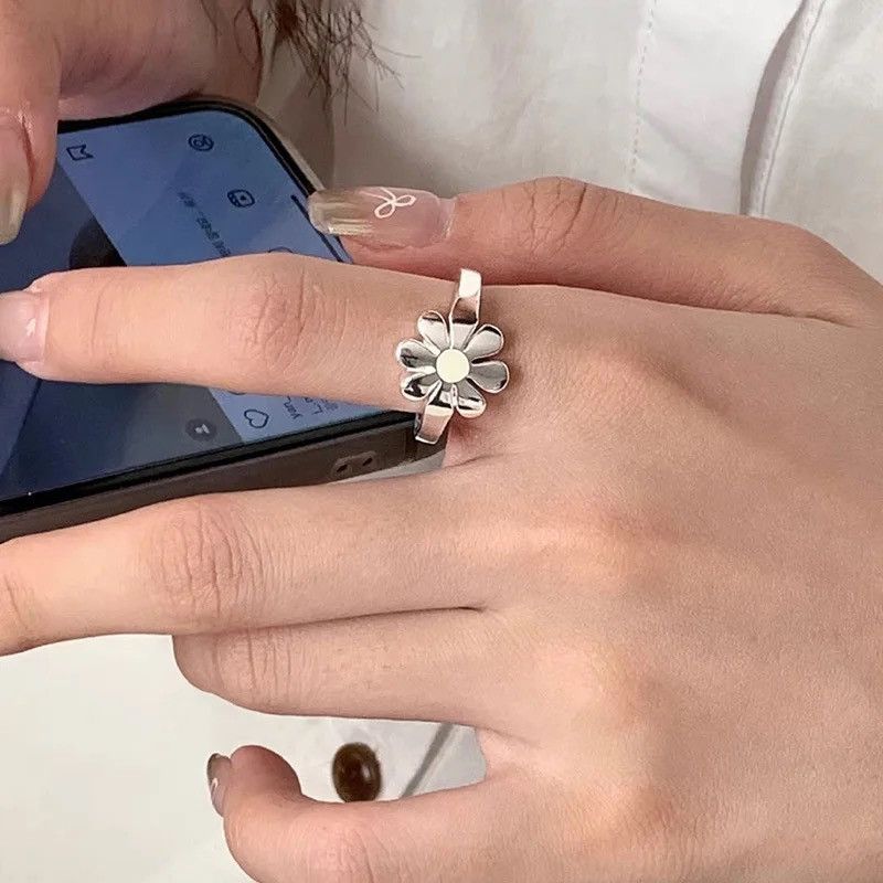 Jewelry Daisy Flower Adjustable Ring Size ONE SIZE - 1 Thumbnail
