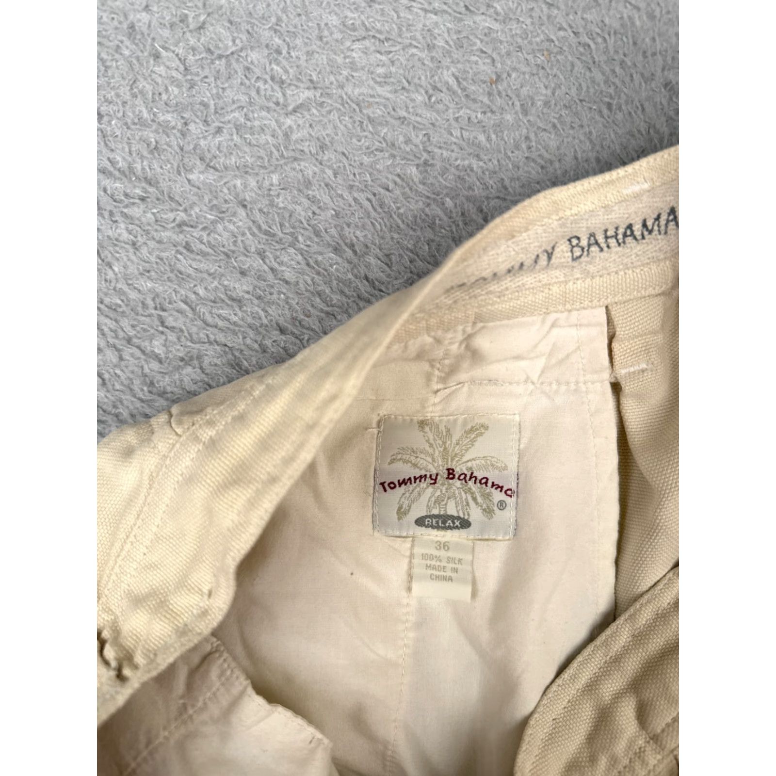 Tommy Bahama VINTAGE not applicable here; restructure: Tommy Bahama Shorts Men Beige Silk Pleated 33x9 Chino Relaxed Solid Aloha Beach 33 9 in inseam 10 in Size US 33 - 7 Thumbnail