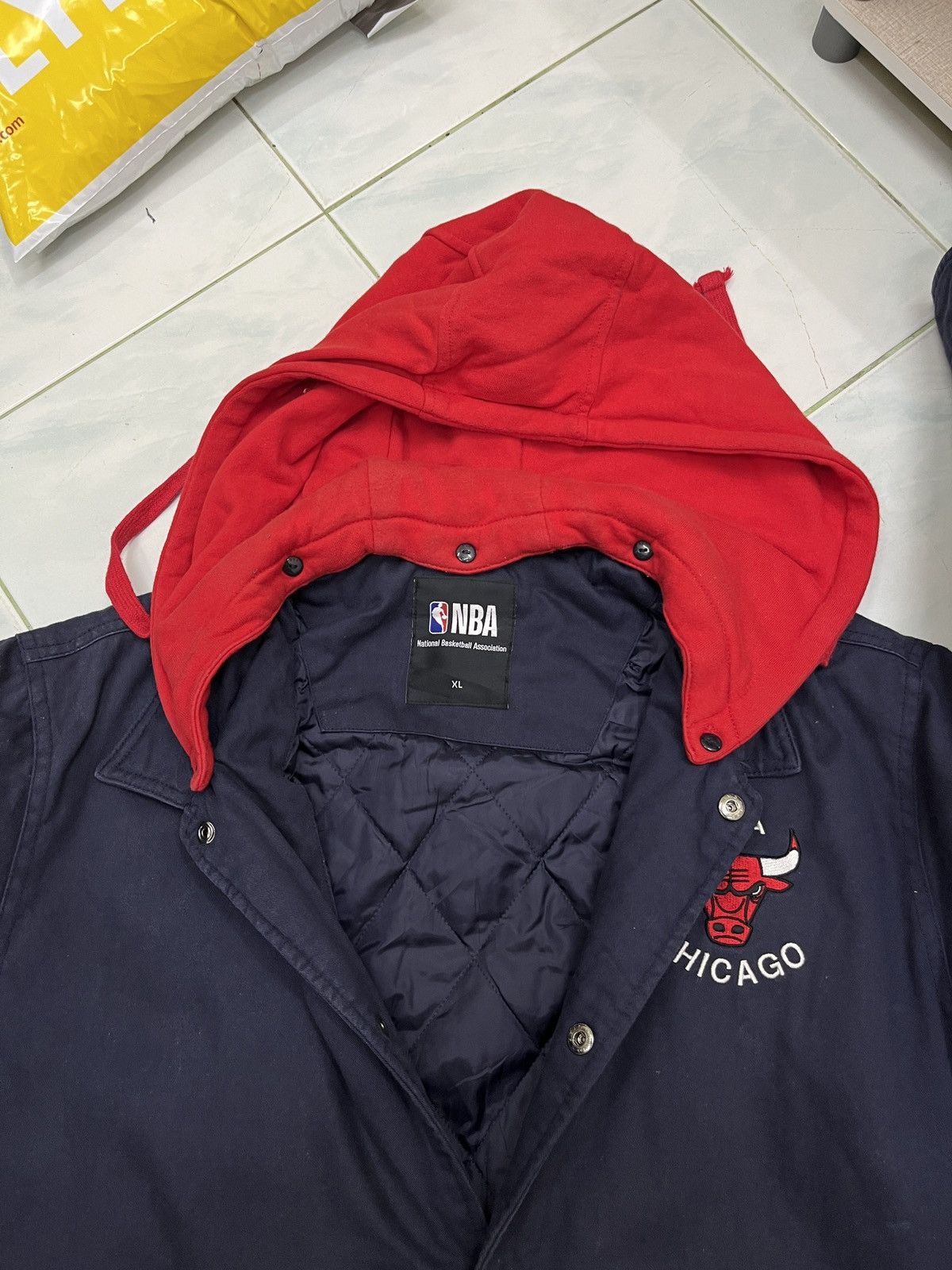 NBA 🔥🔥🔥STEALS CHICAGO BULLS DETACHABLE HOODIE JACKET Size US M / EU 48-50 / 2 - 17 Thumbnail