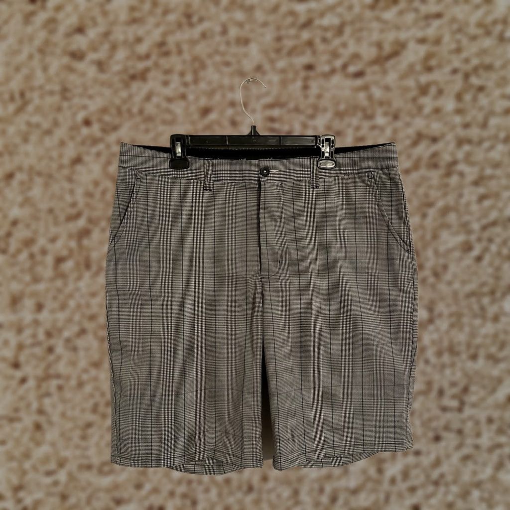TravisMathew Travis Mathew Golf Shorts Mens 38 Gray Plaid Stretch Athletic Size US 38 / EU 54 - 1 Thumbnail