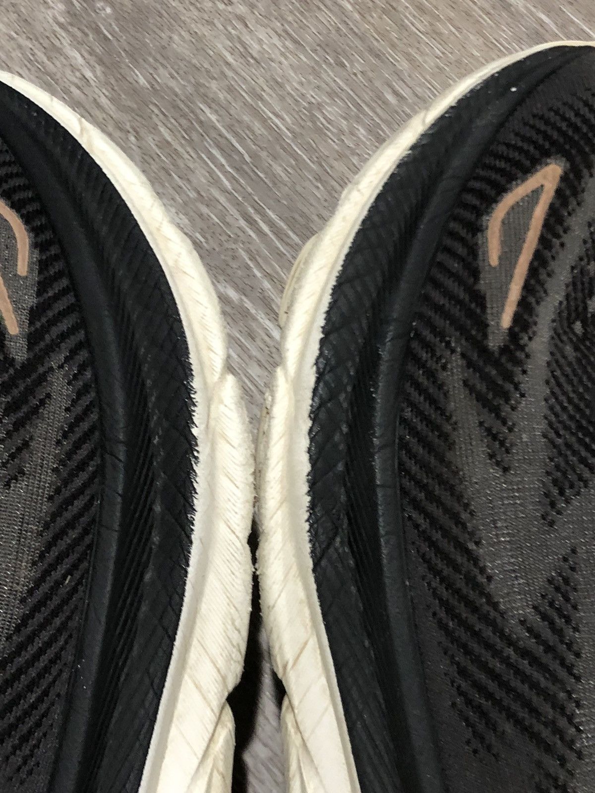 Hoka Hoka One One Clifton 9 Shoes Womens Size 9.5 Black Rose Gold Size US 9.5 / IT 39.5 - 11 Thumbnail