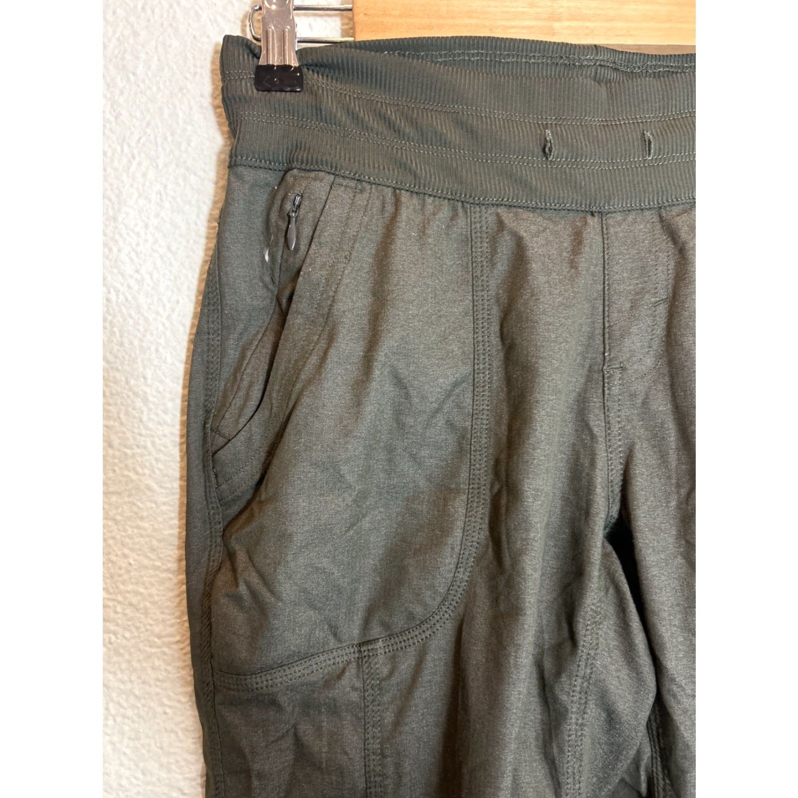The North Face VINTAGE North Face Women’s Jogger Pants Army Green Pull On Nylon Polyester 30x33 S Womens Jogger Army 30x33 Size 28" / US 6 / IT 42 - 4 Thumbnail