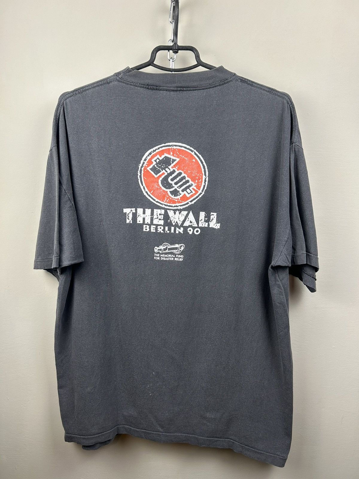 Band Tees Vintage 90s Pink Floyd The Wall Berlin 90 T shirt Size US XL / EU 56 / 4 - 14 Thumbnail
