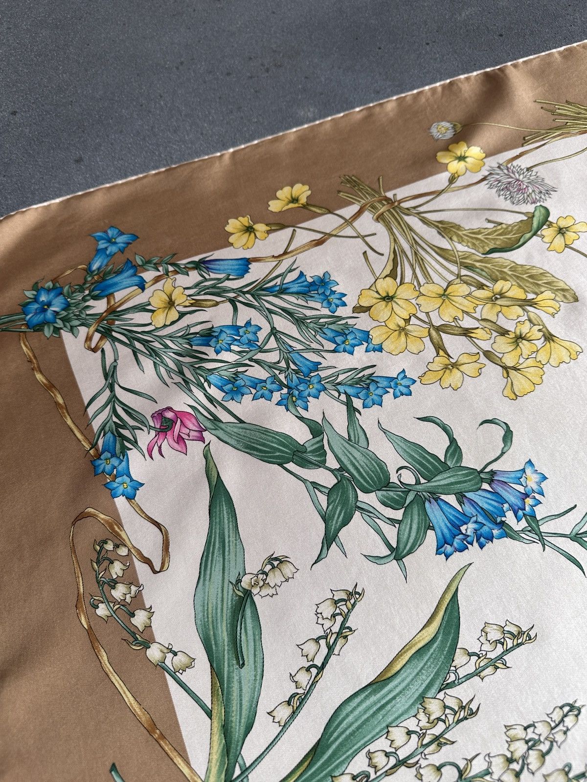 Gucci Vintage GUCCI Light Brown Floral Print Silk Scarf Size ONE SIZE - 10 Thumbnail