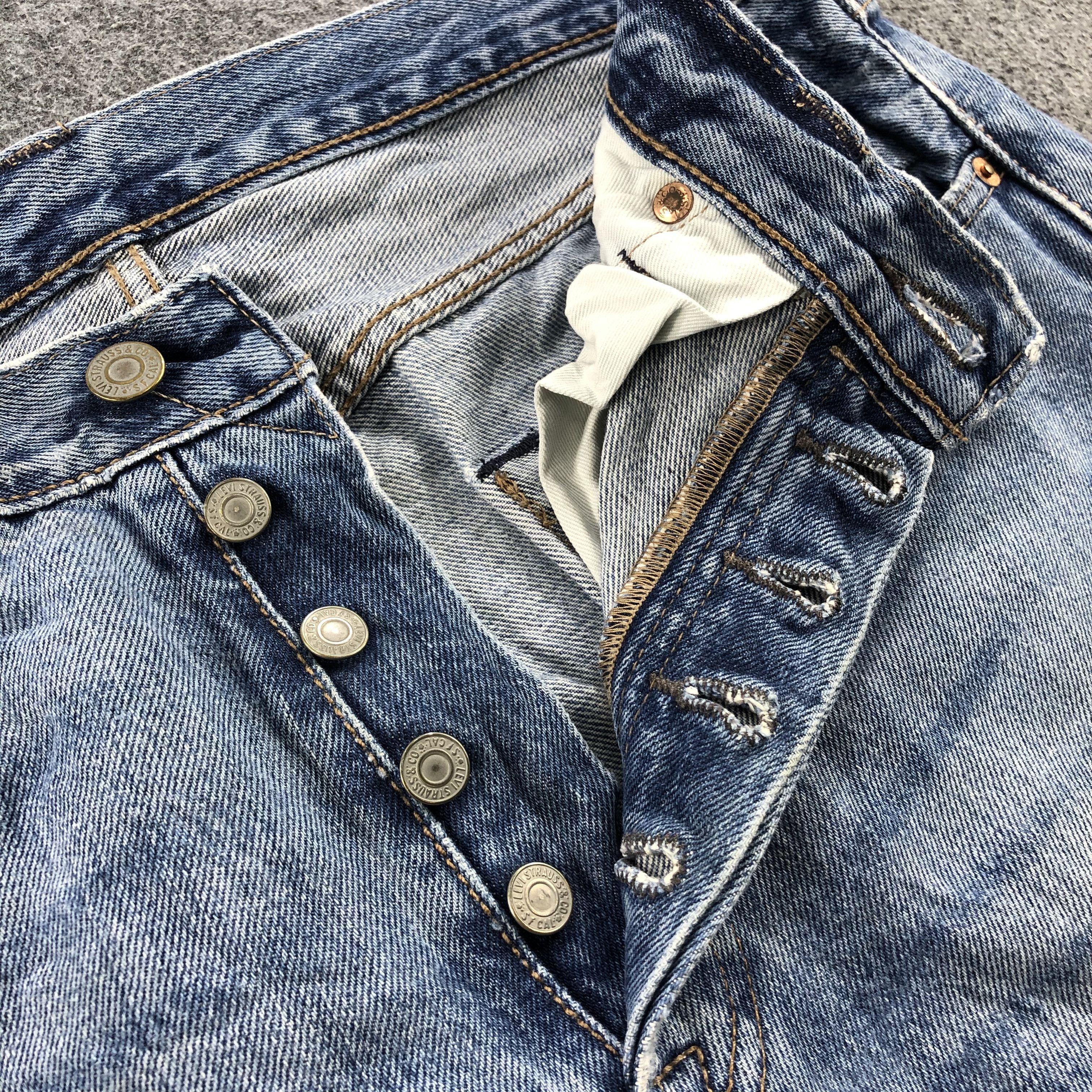 Levi's × Vintage Vintage Light Wash Levis 501 Jeans-JM869 Size US 33 - 7 Thumbnail