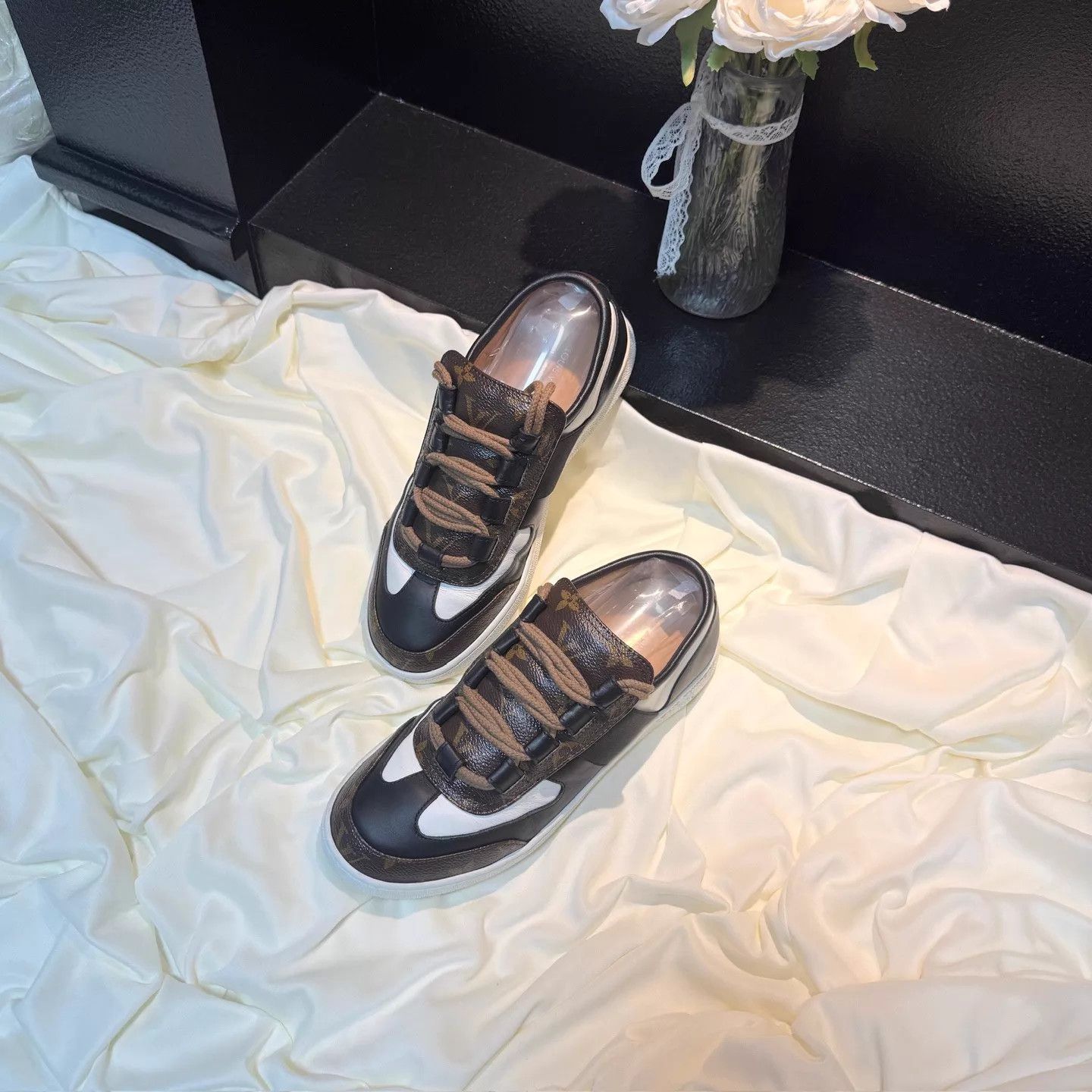 Louis Vuitton LV Monogram White/Brown Sneaker 38 99 New Size US 7.5 / IT 37.5 - 1 Thumbnail