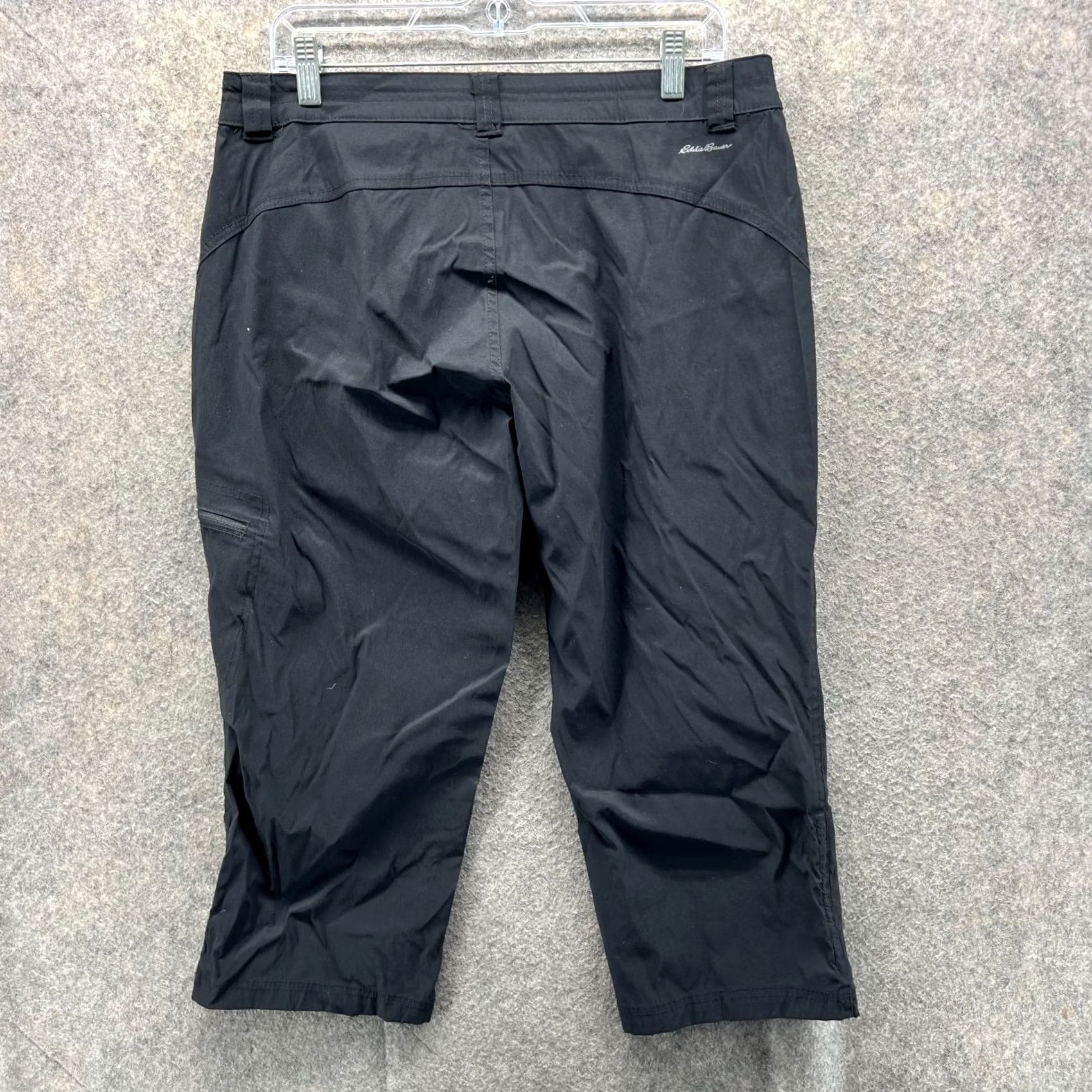 Eddie Bauer VINTAGE? Eddie Bauer Pants Women 12 Black Capri Flat Front Stretch Knit Casual Daily Style Ladies Regular Inseam 19 Black Size 34" / US 12 / IT 48 - 2 Thumbnail