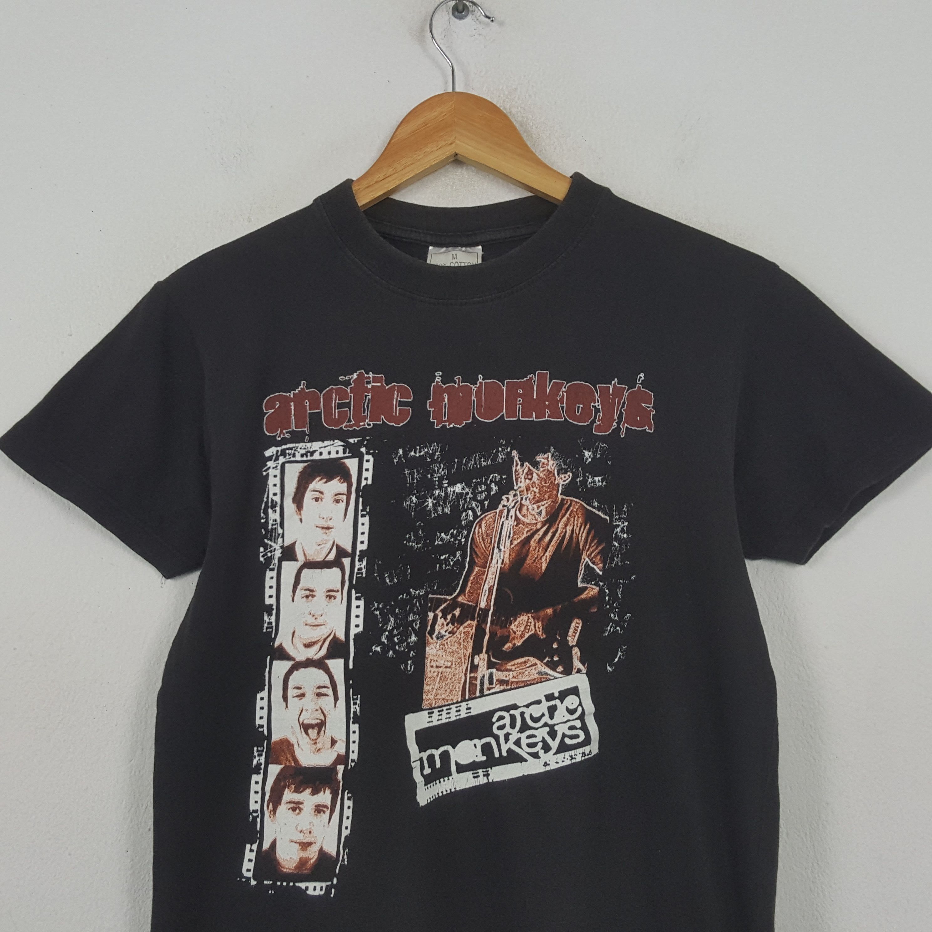 Band Tees Vintage Arctic Monkeys English Rock Band T-shirt 32 Size US S / EU 44-46 / 1 - 2 Thumbnail