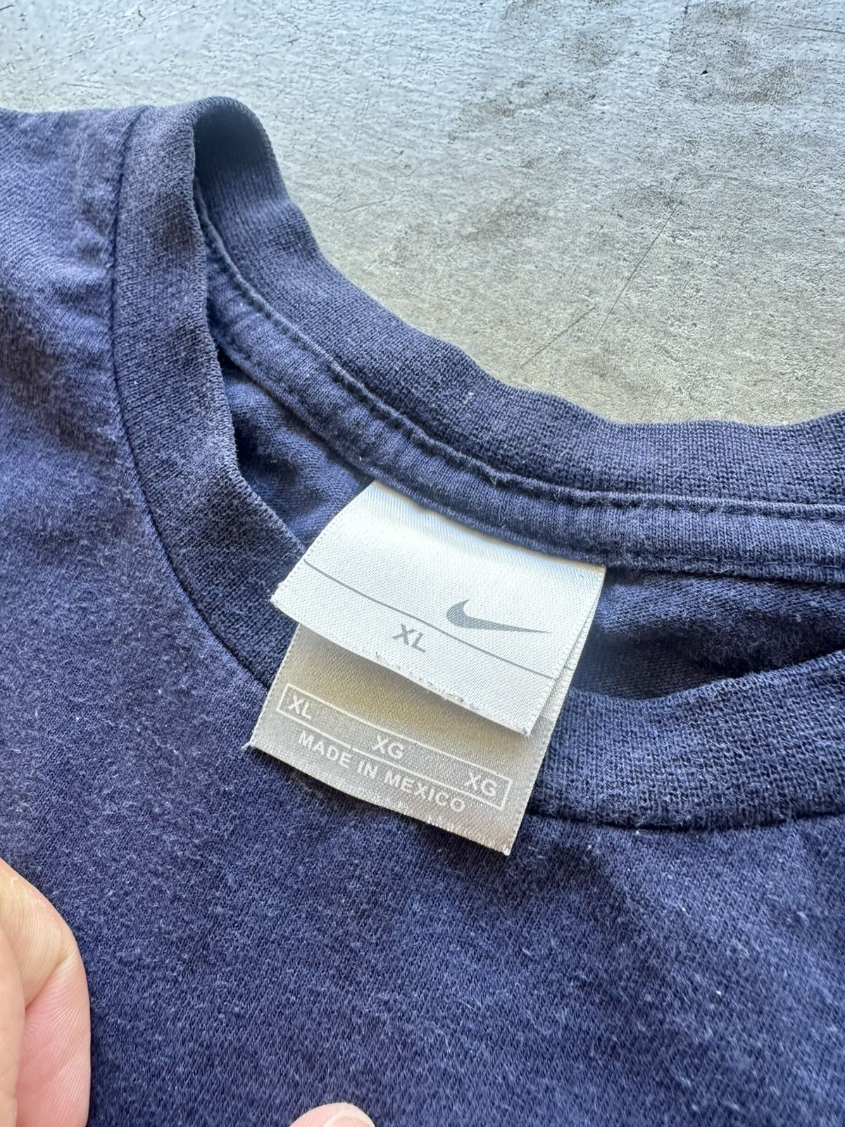 Nike Vintage 2000s Nike Navy Tee Size US L / EU 52-54 / 3 - 2 Thumbnail