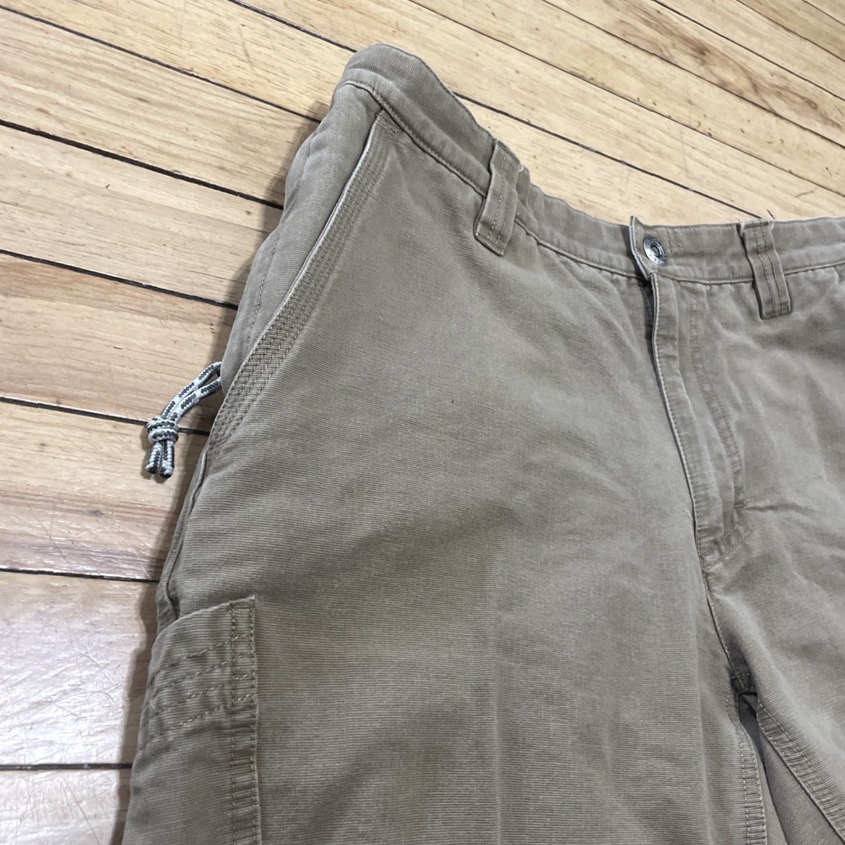 Vintage Columbia Shorts Men 32 Brown Khaki Cargo Hiking Shorts Zip Pocket Thick Twill - Casual Travel Size US 32 / EU 48 - 2 Thumbnail