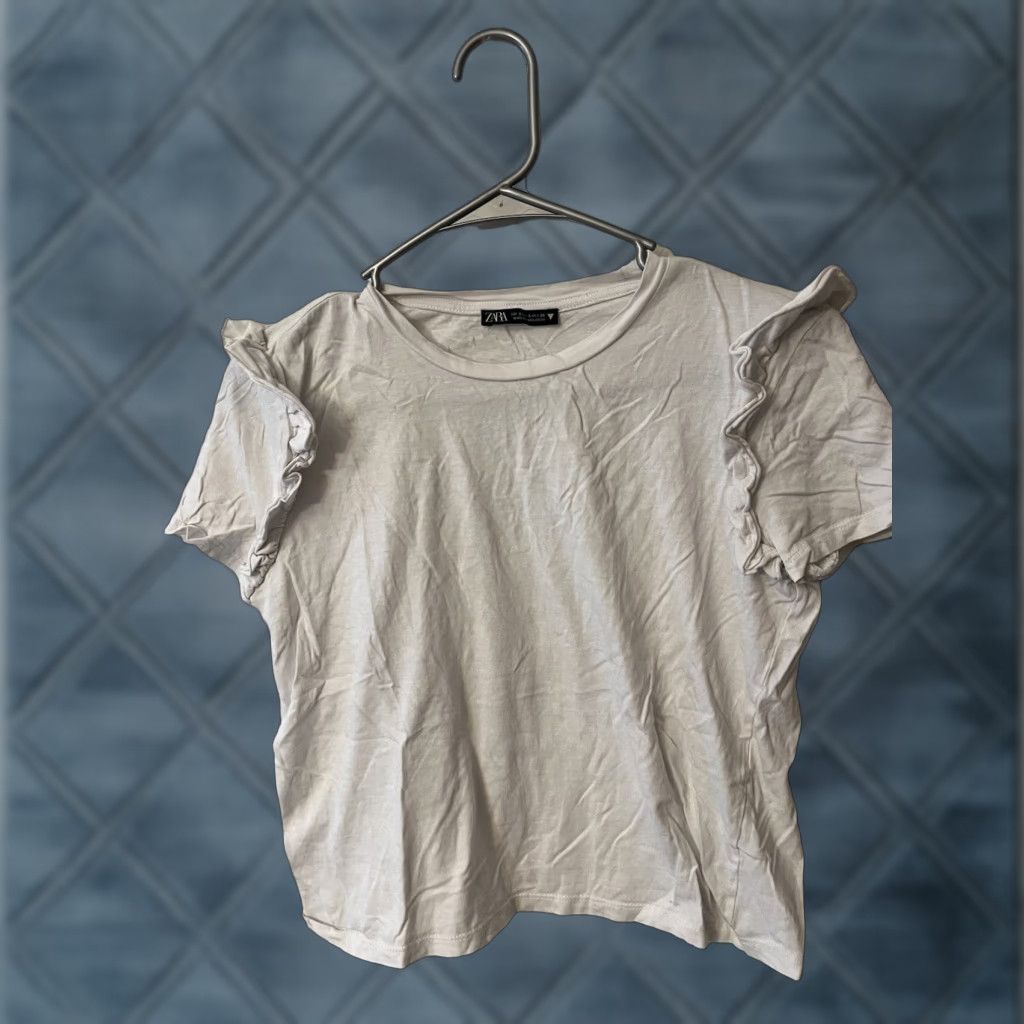Zara VINTAGE Zara White Ruffle Sleeve T-Shirt Women’s Size Small Cotton Crew Neck Solid Casual Size S / US 4 / IT 40 - 1 Thumbnail