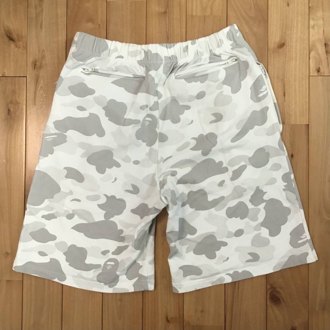 Bape BAPE White camo sweat shorts a bathing apa NIGO ★size M Size US 32 / EU 48 - 2 Thumbnail