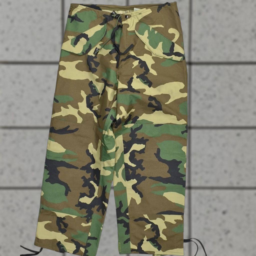 Vintage VINTAGE Military Green Camouflage Gore Seam Nylon Windbreaker Pants S Short Mens Windbreaker Nylon Camouflage Green 28in Inseam Size US 29 - 1 Thumbnail