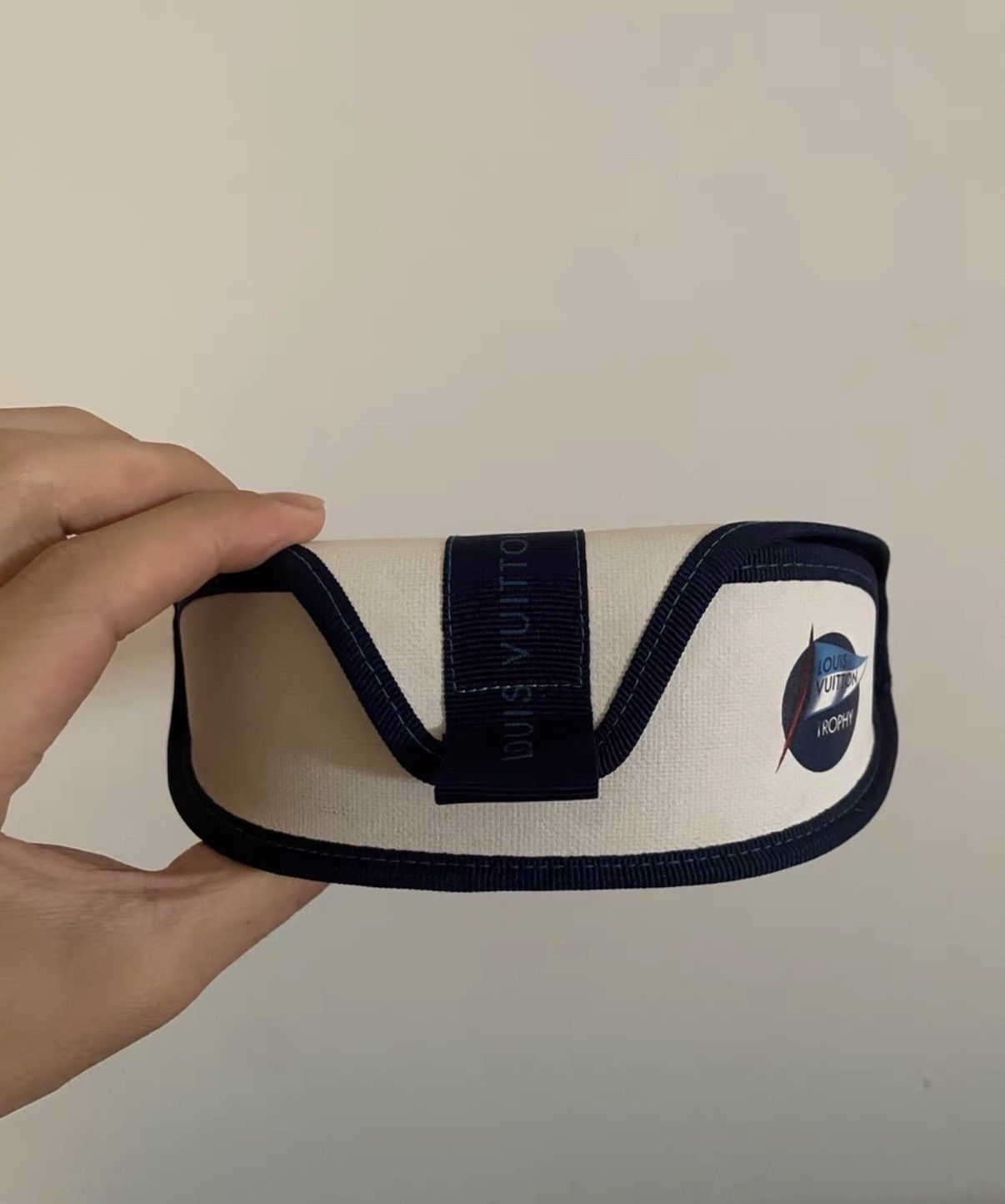 Louis Vuitton Louis Vuitton LV Trophy Logo Sunglasses Size ONE SIZE - 8 Thumbnail