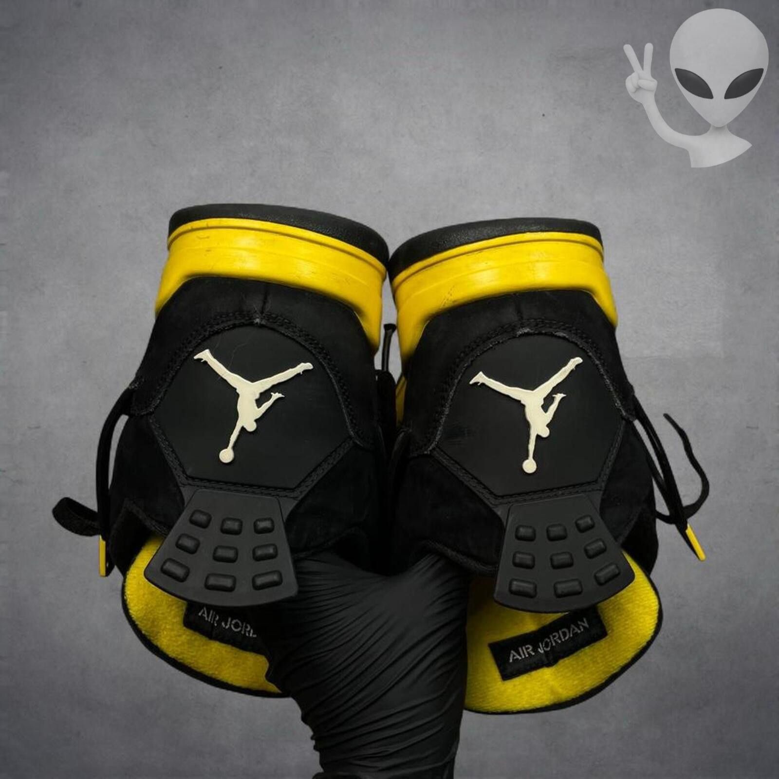 Nike Jordan 4 Retro Thunder Mens 10 Black Yellow DH6927-017 Size US 10 / EU 43 - 5 Thumbnail
