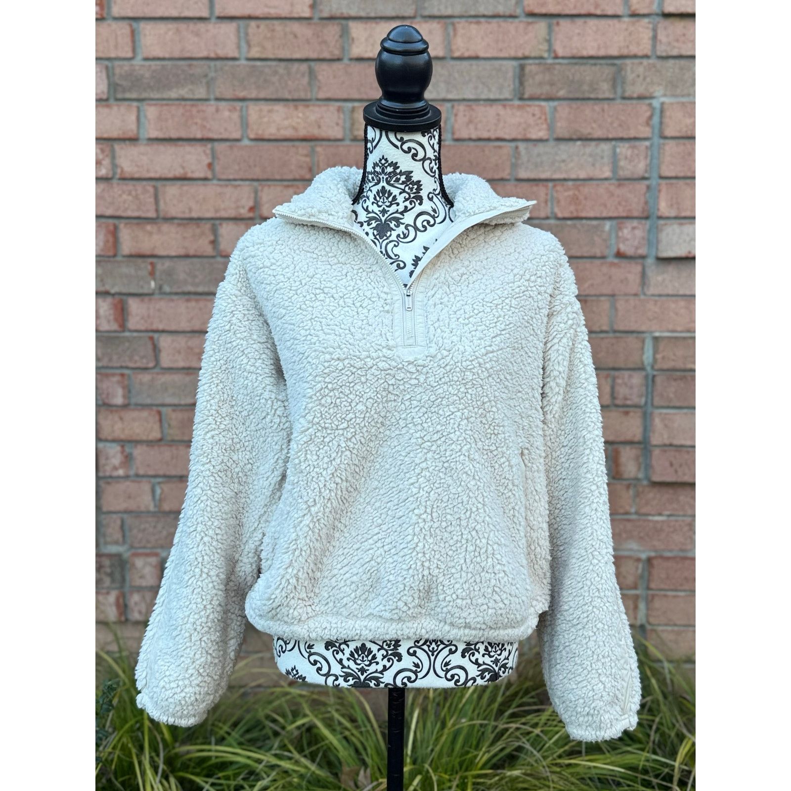Athleta EUC Women's Athleta 1/4 Zip Cream Sherpa Pullover Size Small Size S / US 4 / IT 40 - 1 Thumbnail