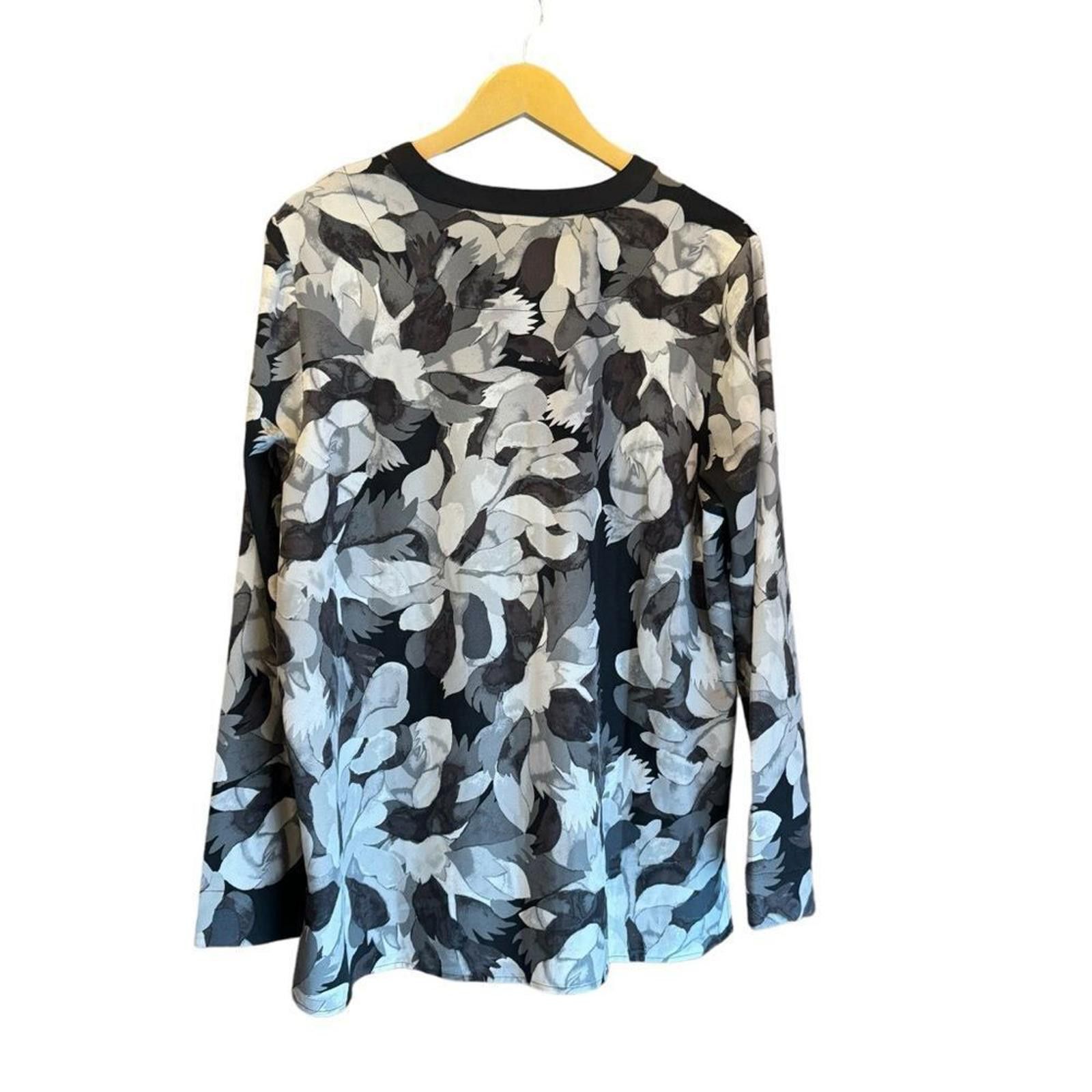 Isaac Mizrahi NWOT. Isaac Mizrahi Live Crêpe Blouse Pitch Black. Size 16. Size XXL / US 16-18 / IT 52-54 - 9 Thumbnail