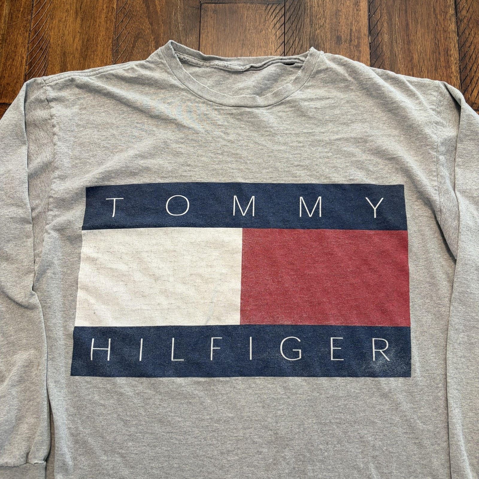 Tommy Hilfiger Tommy Hilfiger Shirt Mens Large Gray Big Flag Logo T-Shirt Size US L / EU 52-54 / 3 - 3 Thumbnail