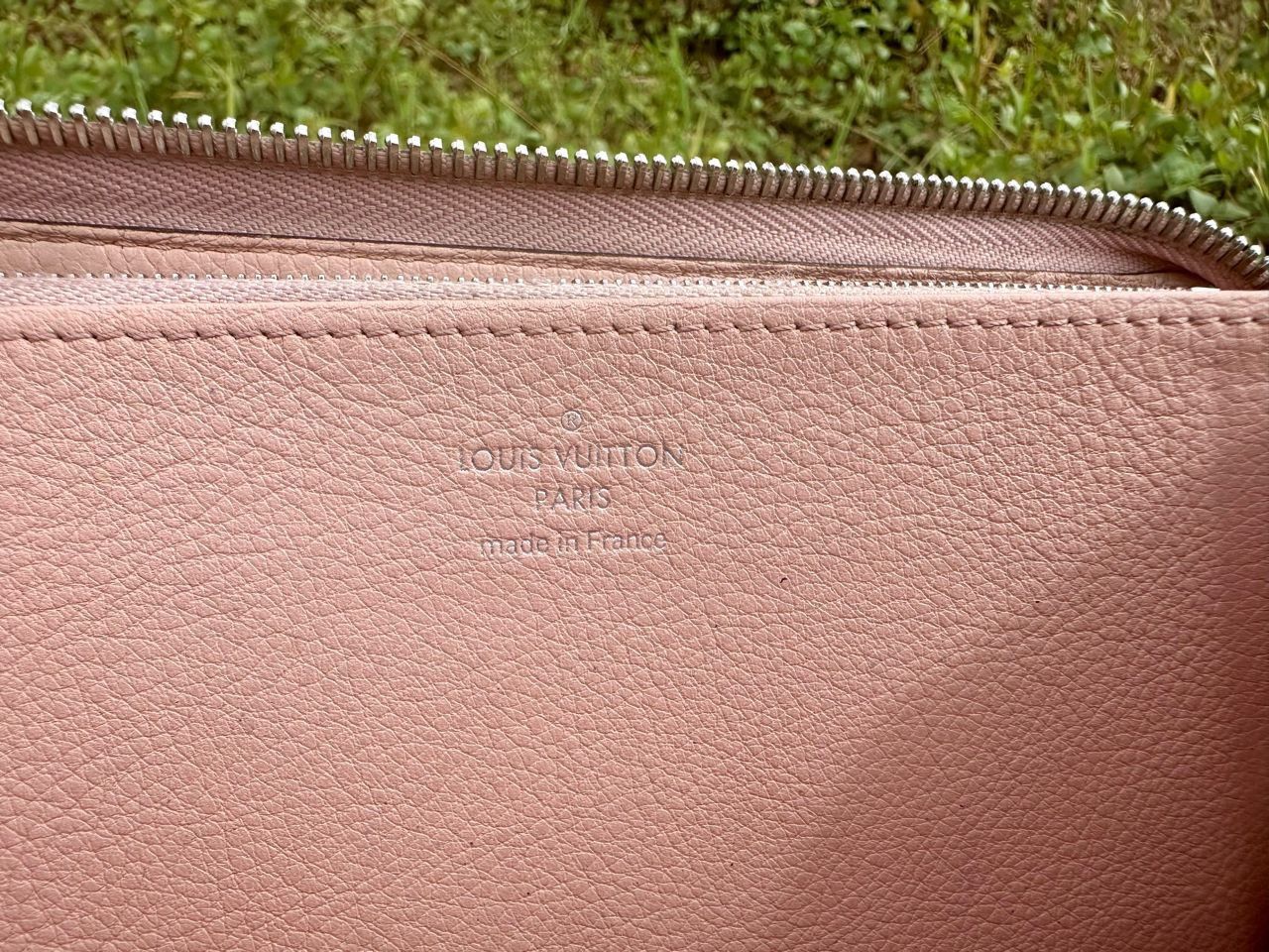 Louis Vuitton Authentic Louis Vuitton Monogram Mahina Magnolia Wallet Size ONE SIZE - 11 Thumbnail