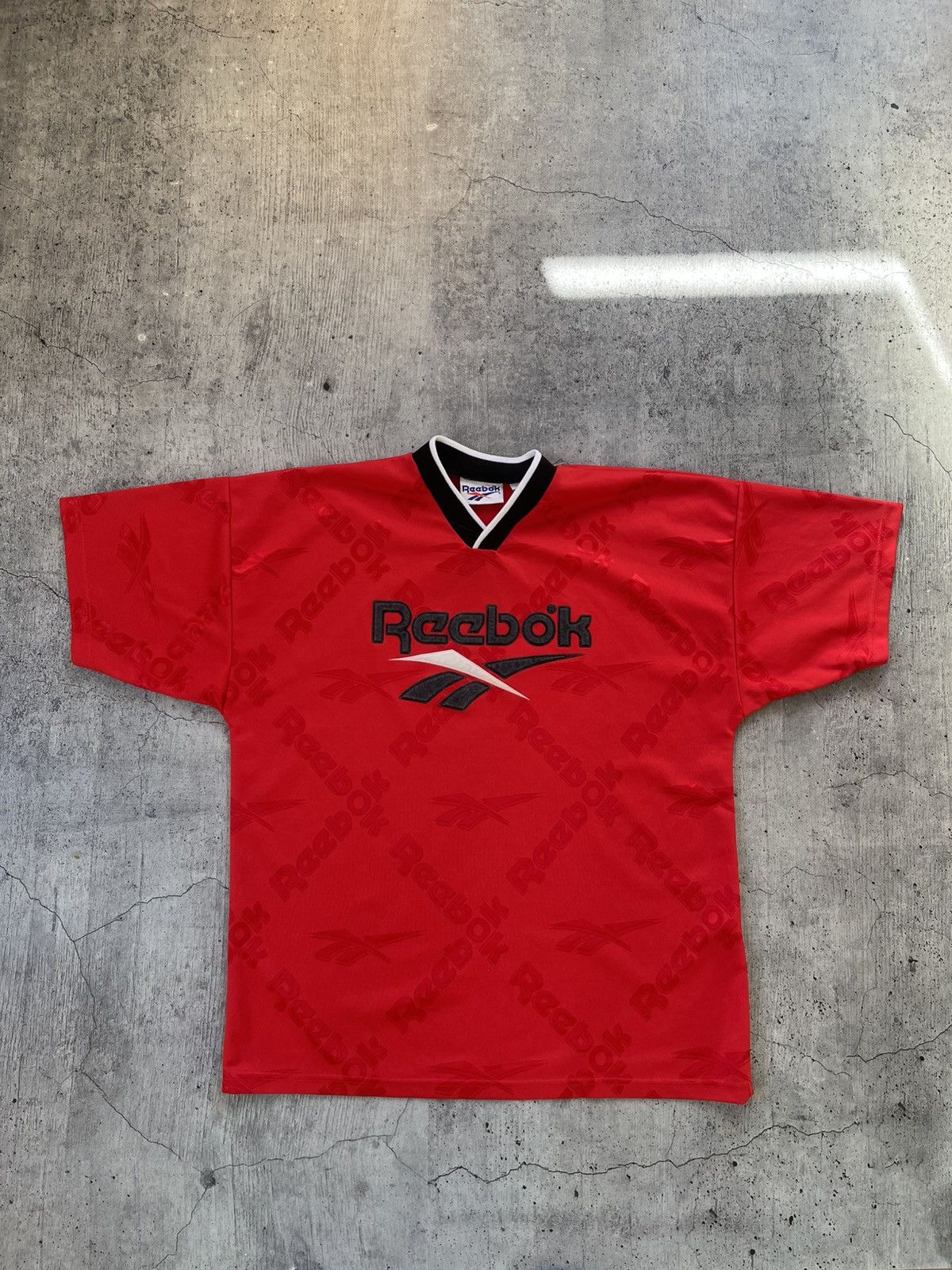 Reebok × Vintage Reebok Vintage Monogram 90s T-Shirt size L Size US L / EU 52-54 / 3 - 1 Thumbnail