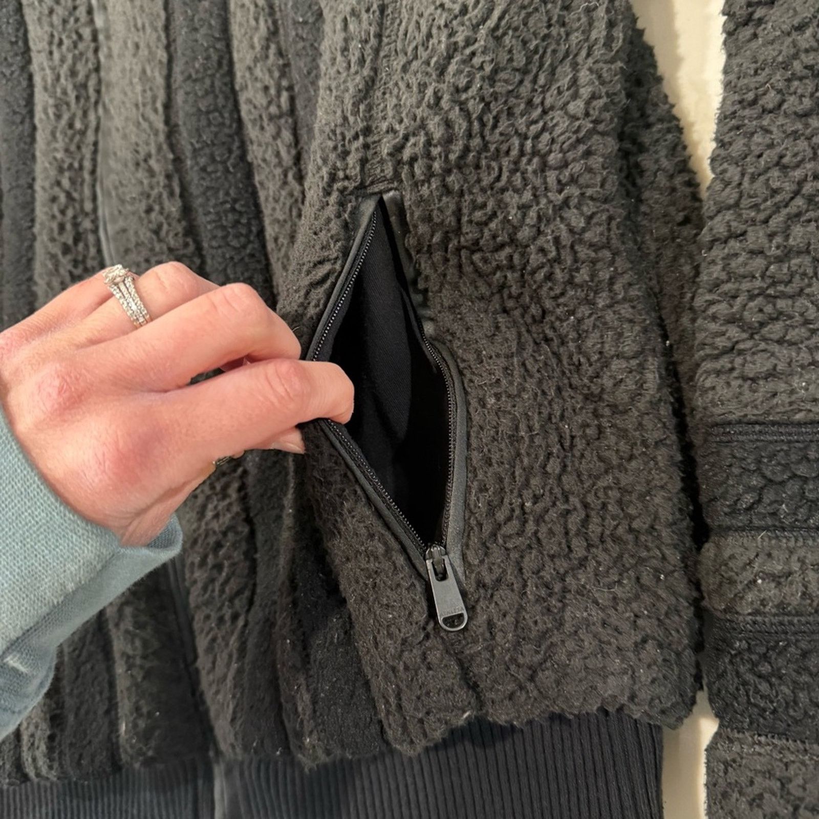 Athleta Athleta Willow Fleece Sherpa Bomber Jacket Women’s XS Black Size XS / US 0-2 / IT 36-38 - 9 Thumbnail