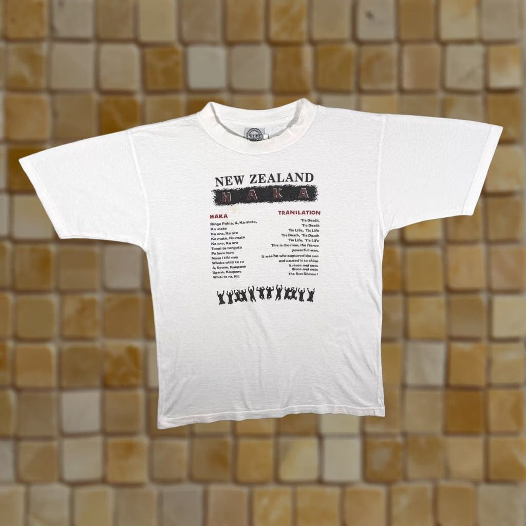 Vintage VINTAGE New Zealand Haka Tourist Souvenir Spellout Graphic White T-Shirt Large Mens Regular Short Sleeve Cotton Size US L / EU 52-54 / 3 - 1 Thumbnail