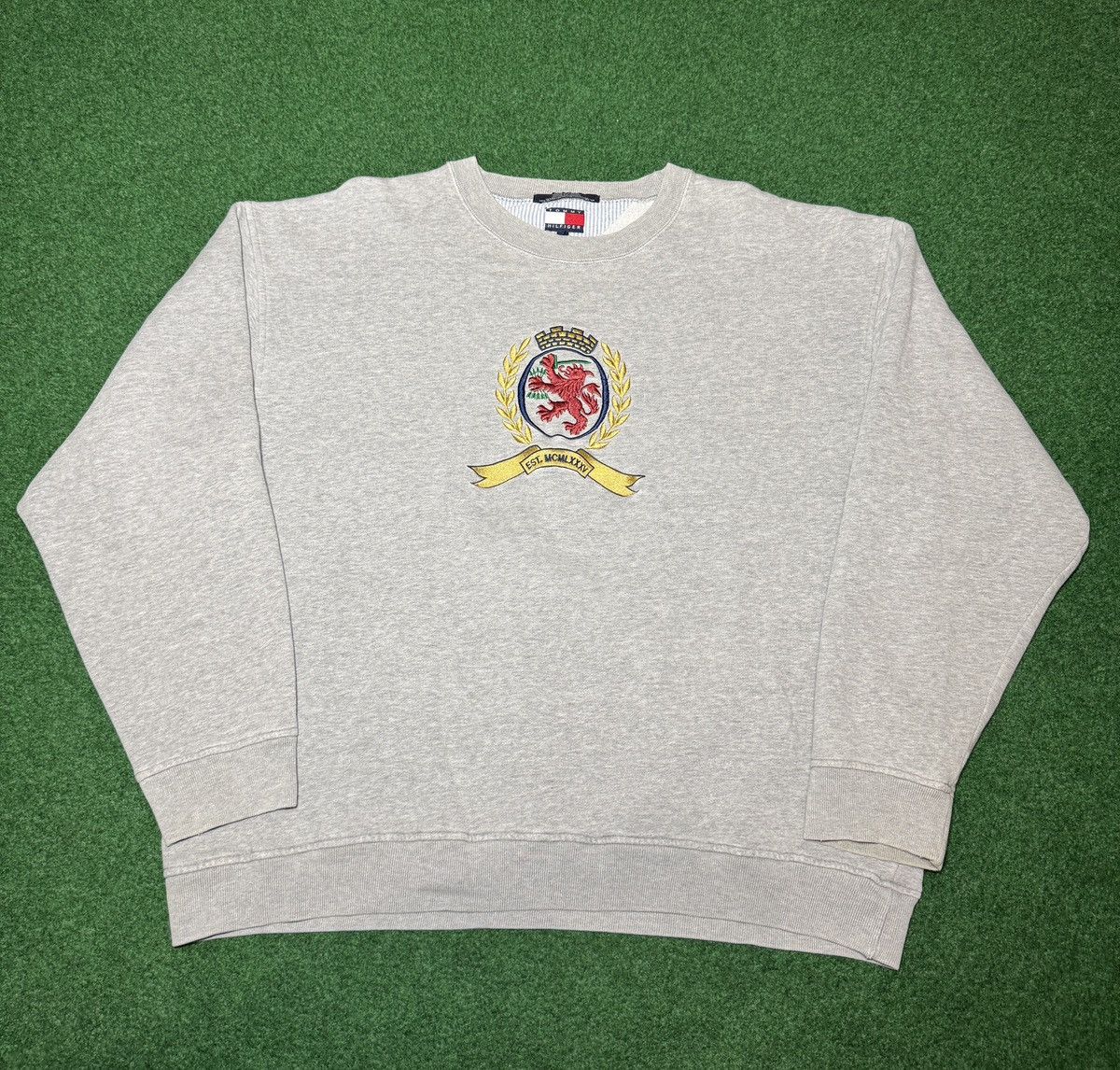 Tommy Hilfiger Vintage 90s Tommy Hilfiger Minimalist Retro XXL Sweatshirt Size US XXL / EU 58 / 5 - 1 Thumbnail