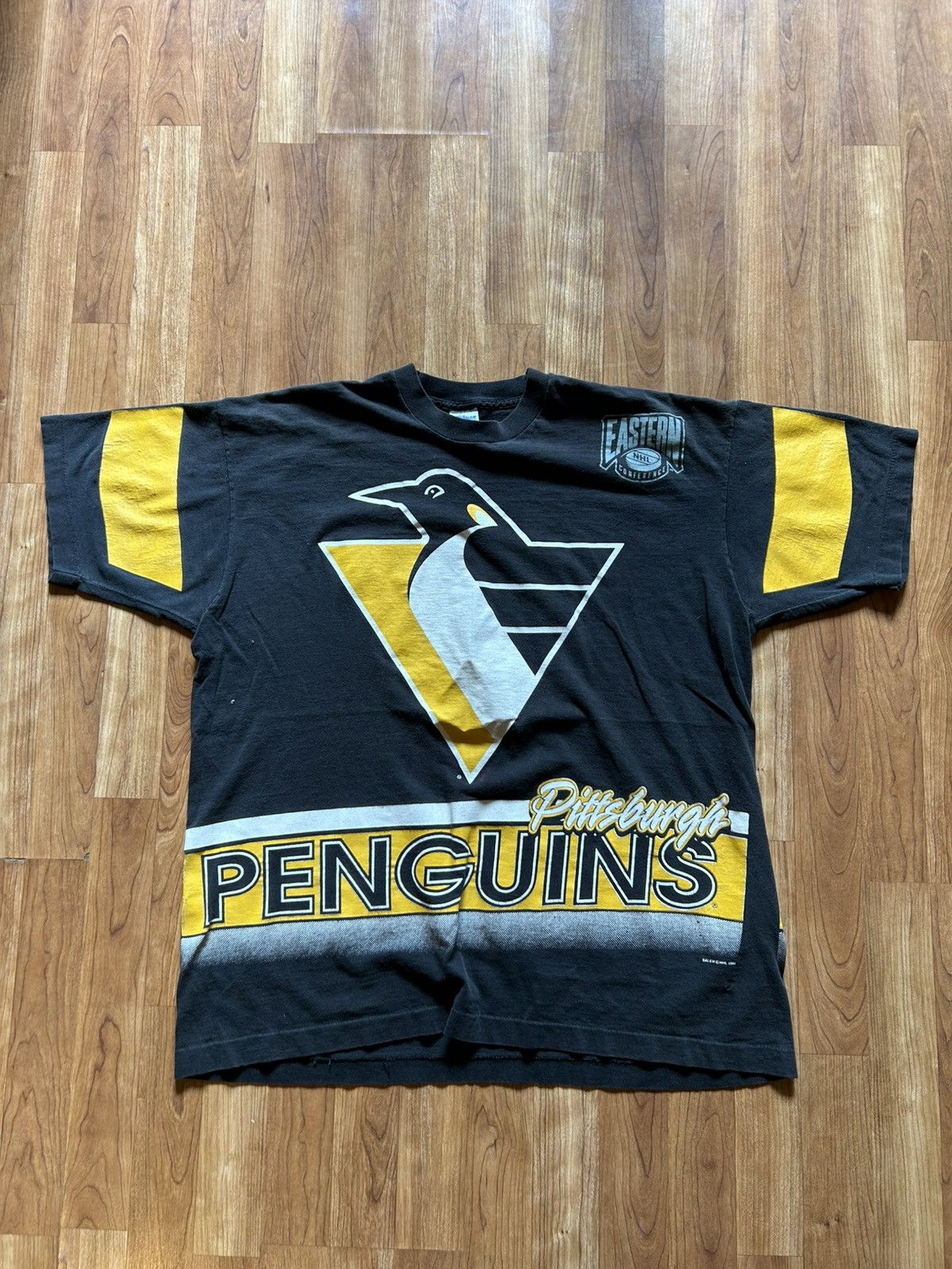 Vintage Penguins NHL Tee