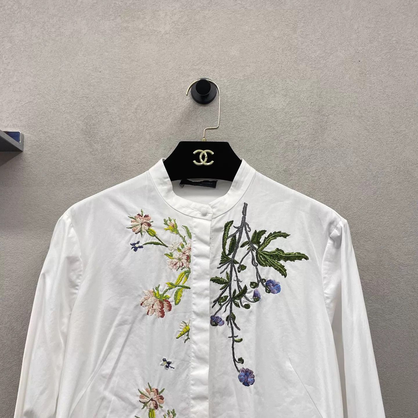 Alexander McQueen Alexander McQueen White Floral Embro Shirt 40 Size S / US 4 / IT 40 - 4 Thumbnail