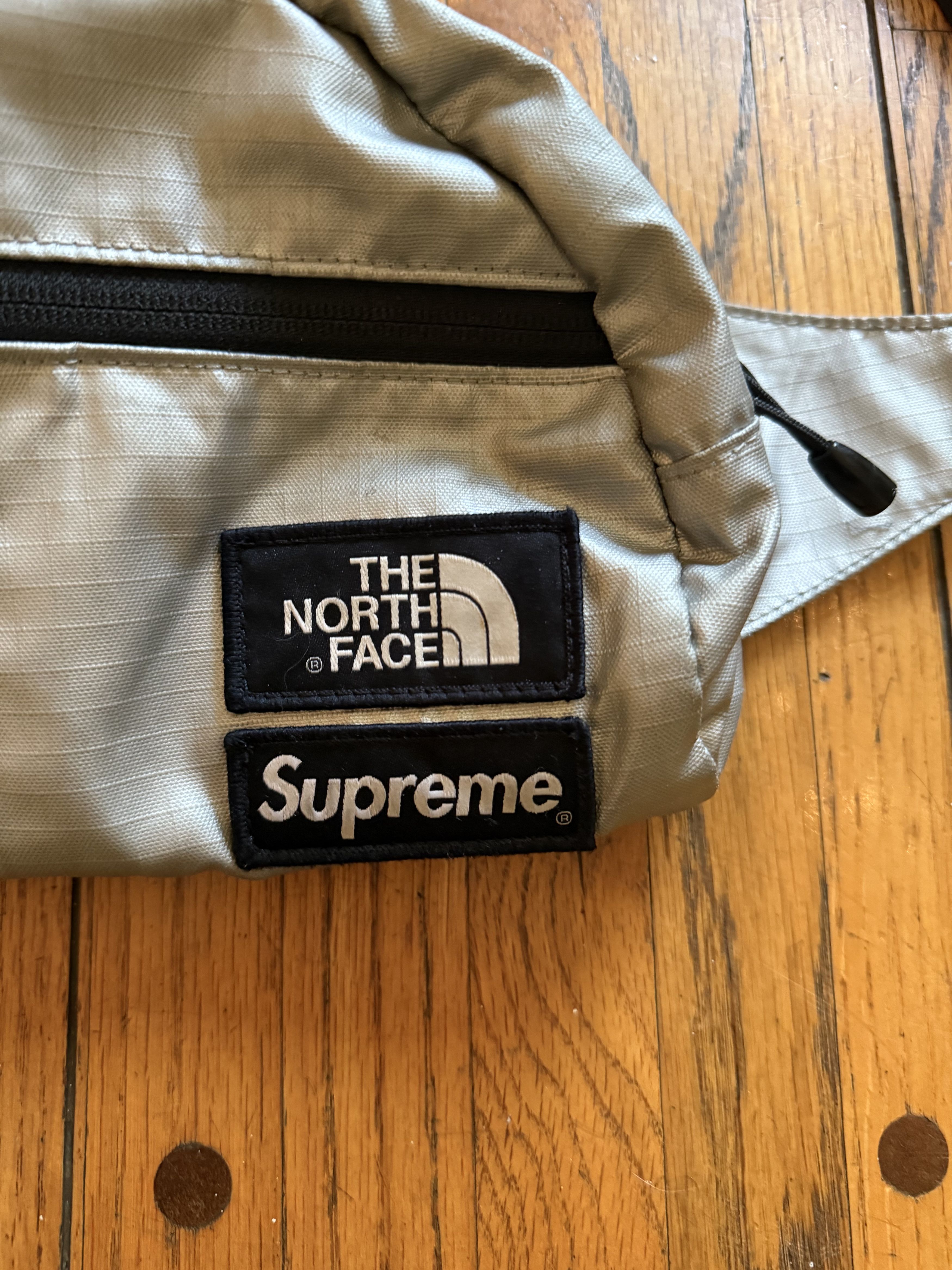 Supreme Supreme The North Face Metallic Roo II Lumbar Pack Size ONE SIZE - 2 Thumbnail