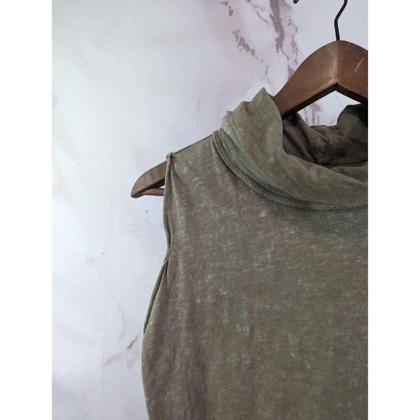 Free People Free People Tank Top Womens XS Green Muscle Cowl Neck Size XS / US 0-2 / IT 36-38 - 2 Thumbnail