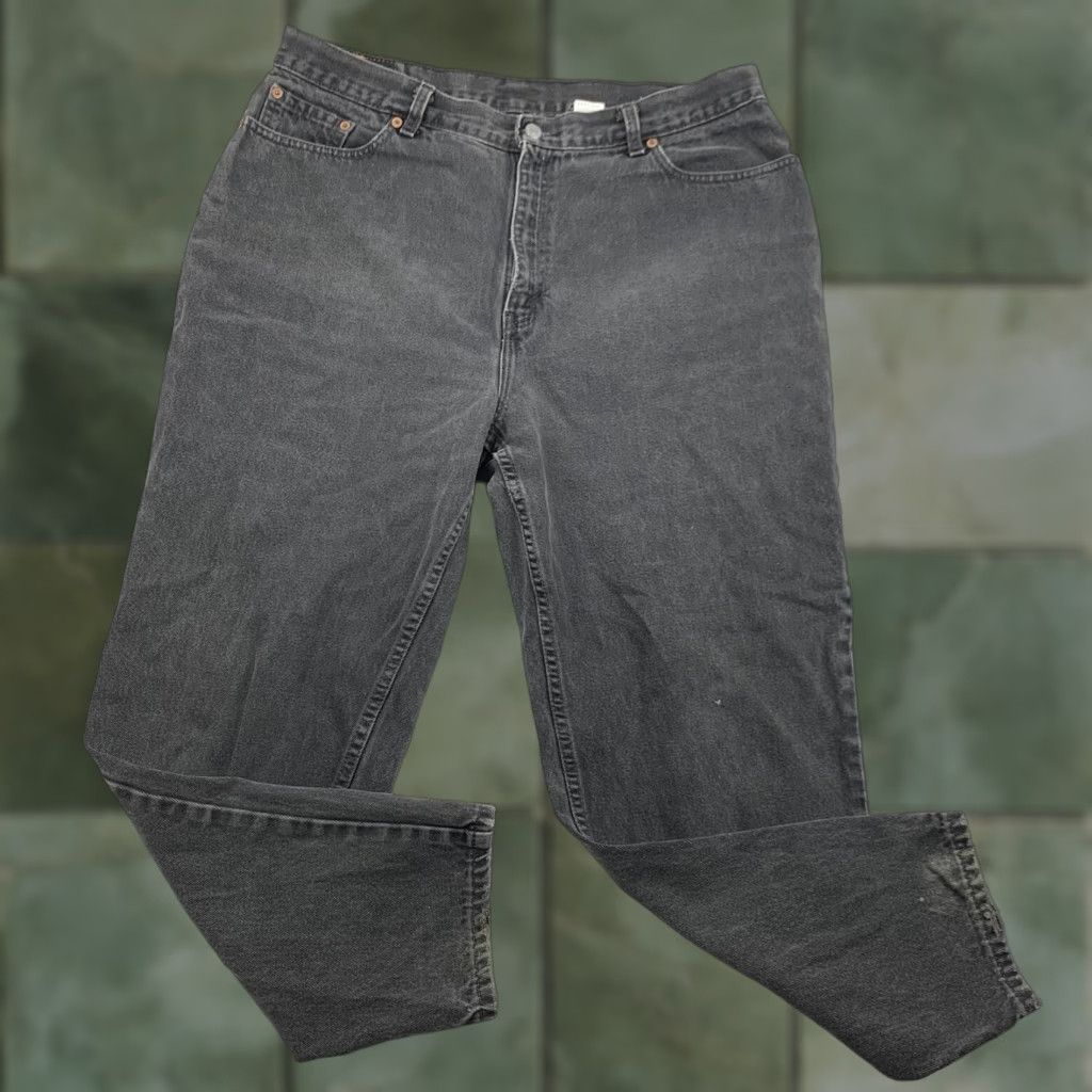 Levi's VINTAGE Levi's Jeans Main Selling Point: Levi's 550 Womens 20 Black Relaxed Tapered Leg 90s 34W 27In Inseam Mens Womens Size 34" / US 12 / IT 48 - 1 Thumbnail