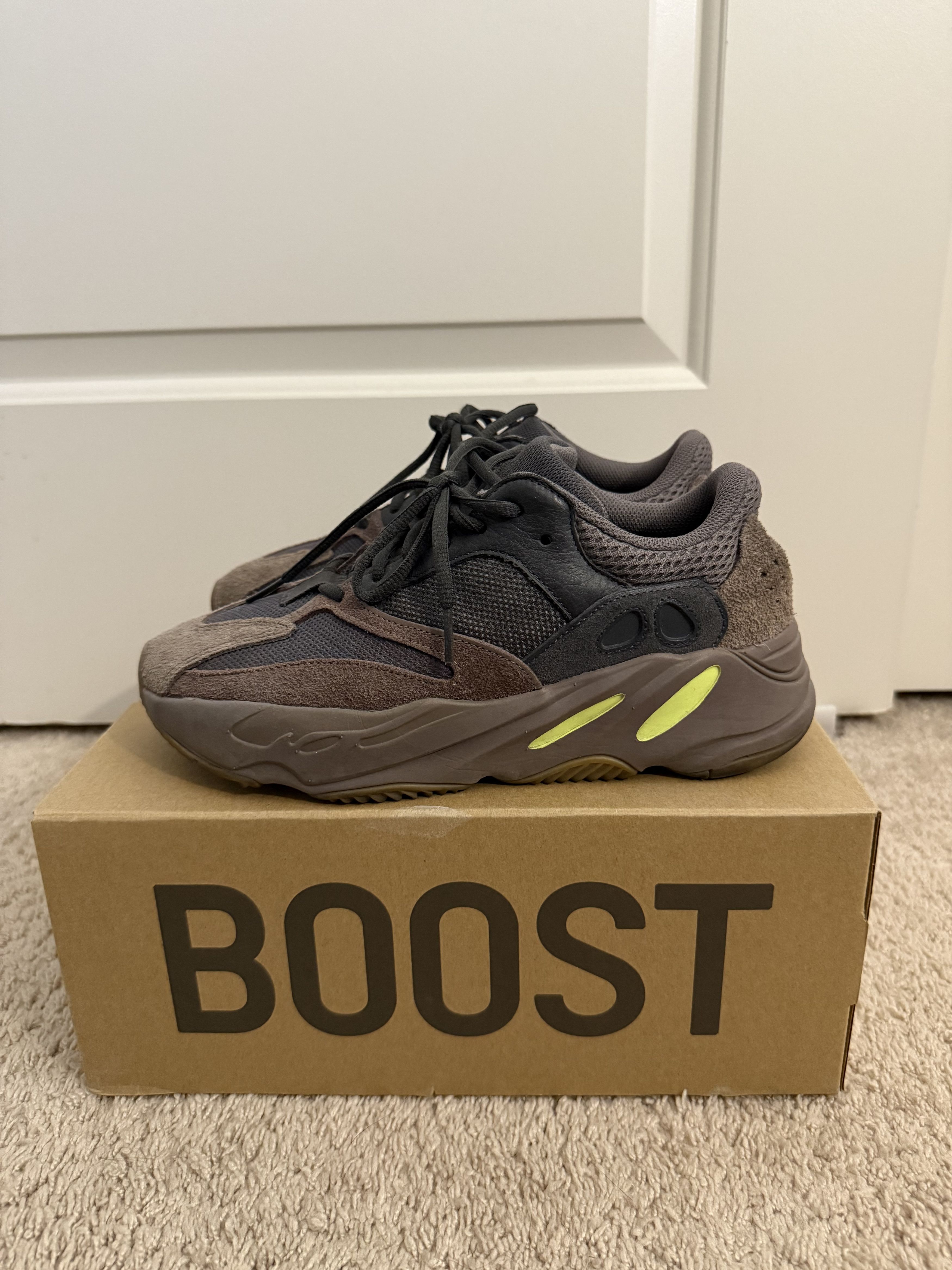 Yeezy Yeezy 700 Mauve Size US 8 / EU 41 - 1 Thumbnail