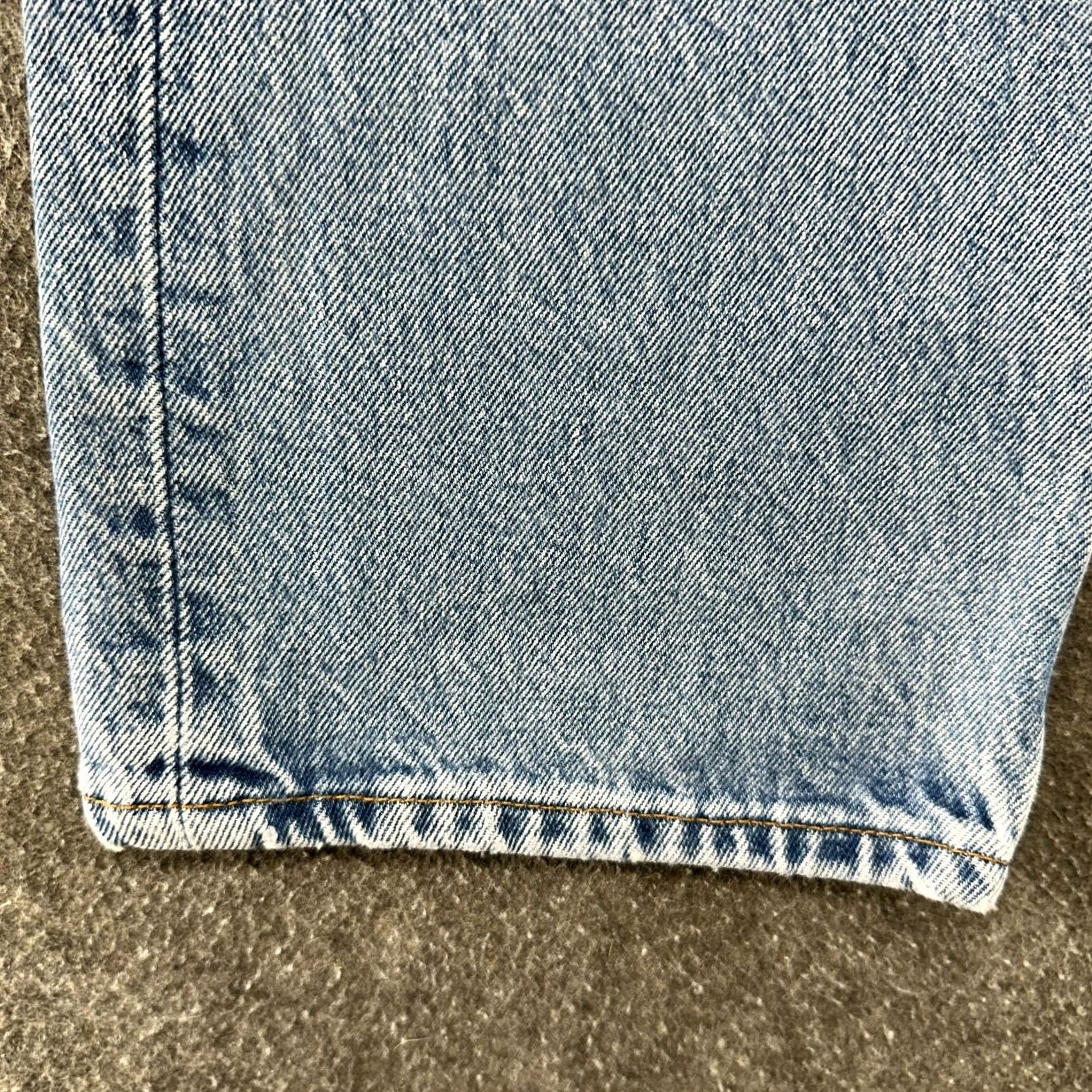 Levi's VINTAGE Levi's 501 Jeans Regular Blue Distressed Light Wash 34x32 Men Jeans Straight 5-Pocket Mens 501 Model Retro Vintage Levis 500 Series Cemented? Size US 34 / EU 50 - 7 Thumbnail